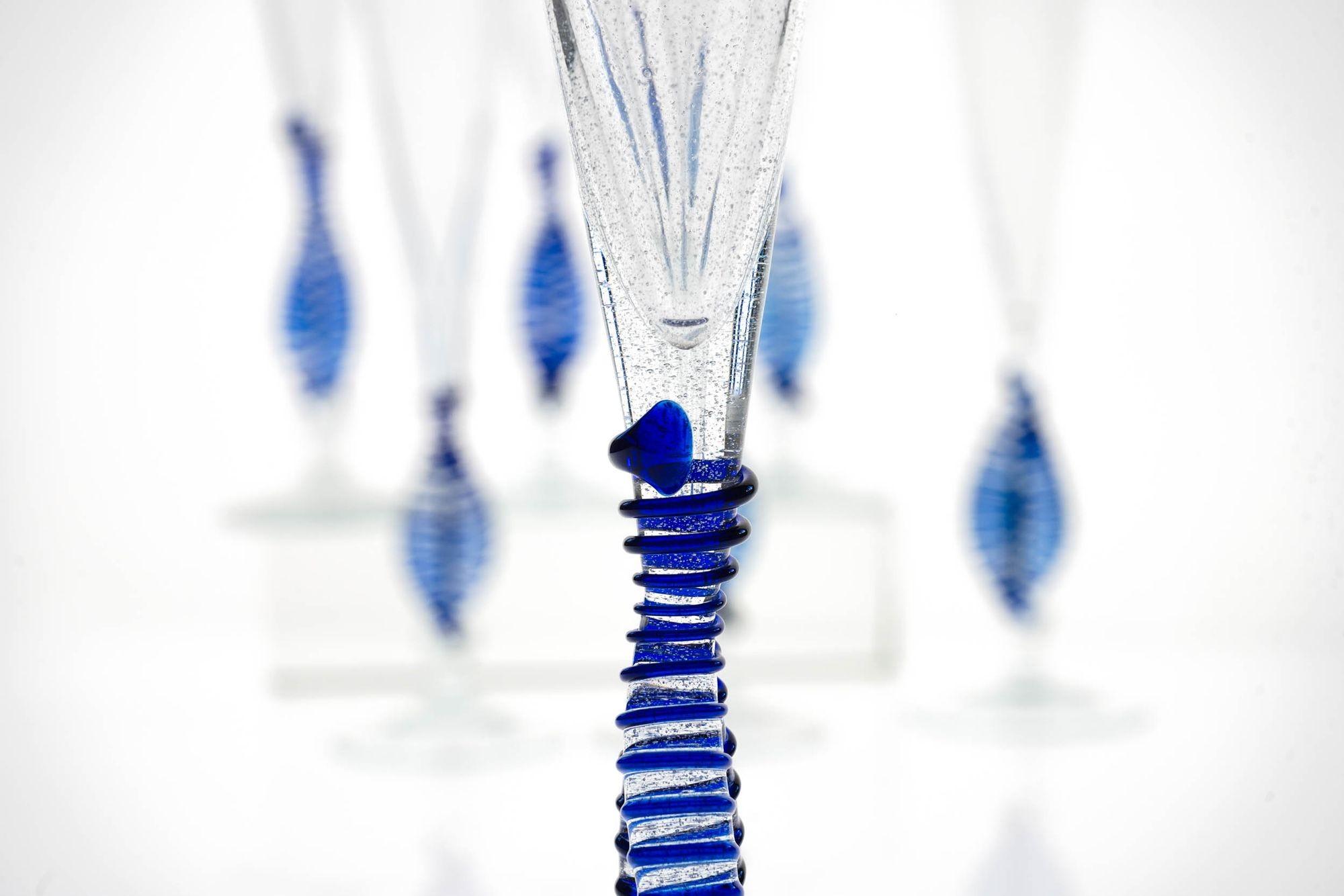Set 7 Cenedese Ballerina Flutes, Cobalt bead and pulegoso Murano Glass, Signed For Sale 11