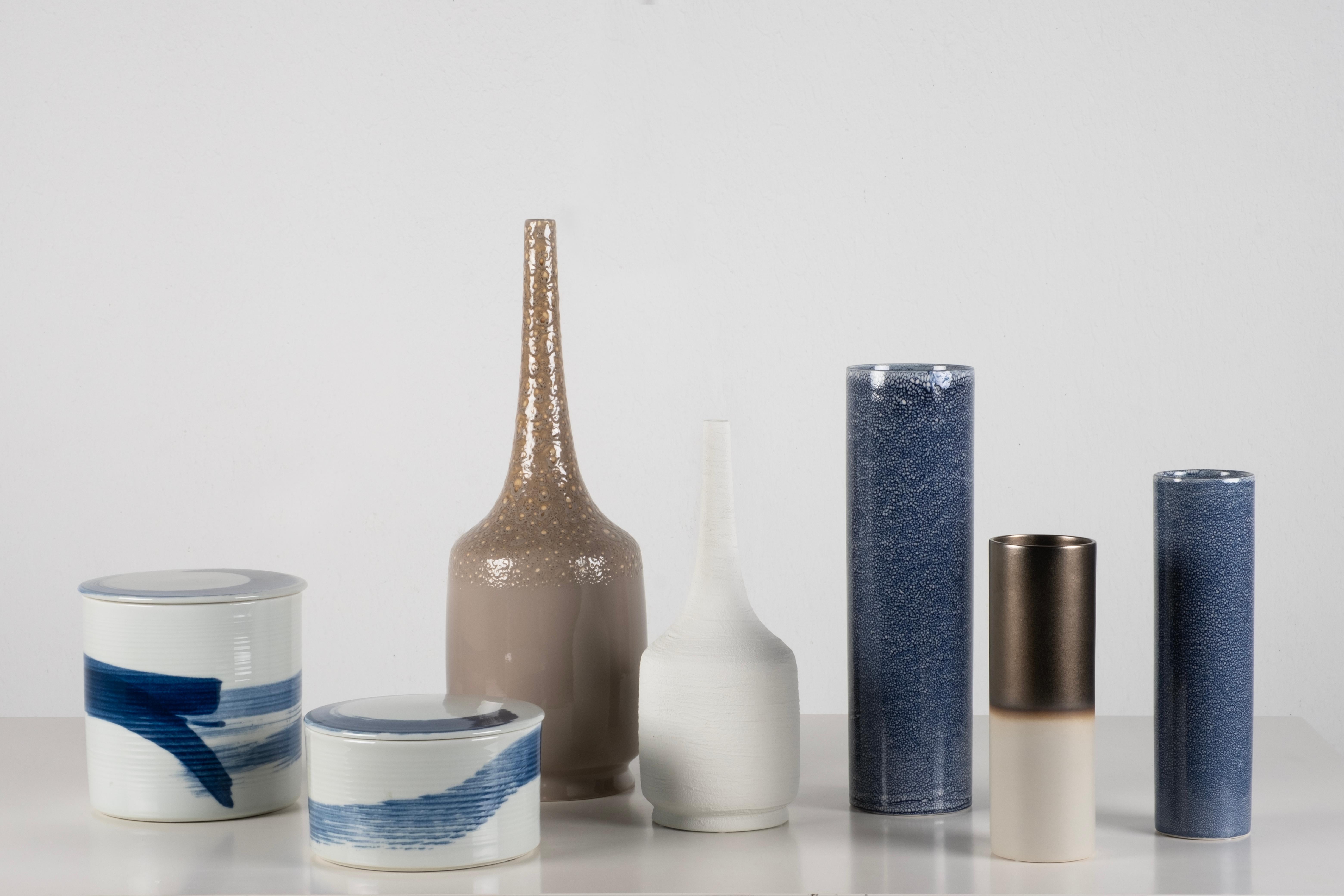 Set/7 vases en céramique et pots en porcelaine avec couvercles, Collectional, fabriqué à la main au Portugal - Europe par Lusitanus Home.

Pot en porcelaine avec couvercle 