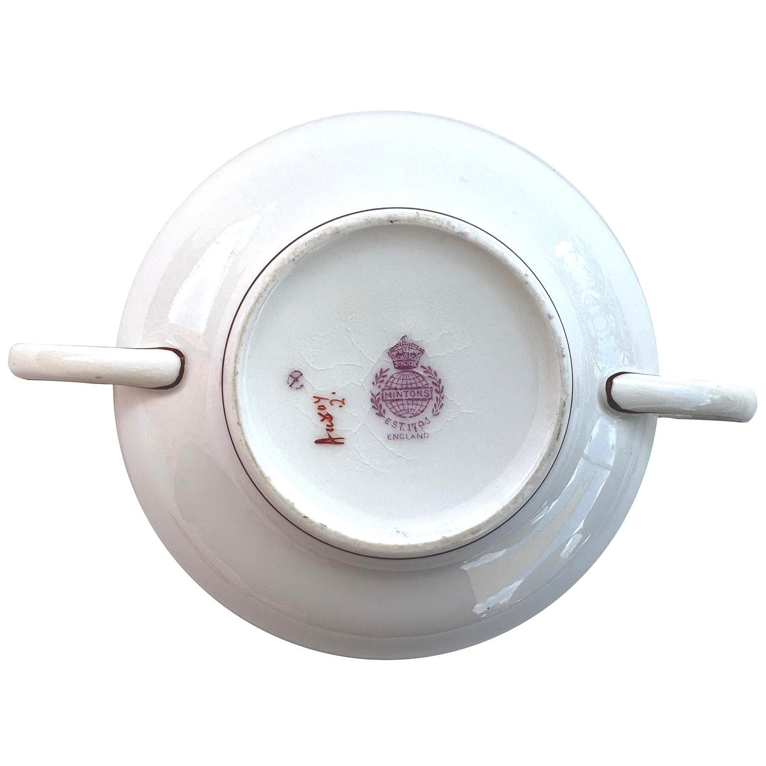 Anglais Set 7 bols à soupe et à consommé en porcelaine fine de Minton décorés à la main avec soucoupes en vente