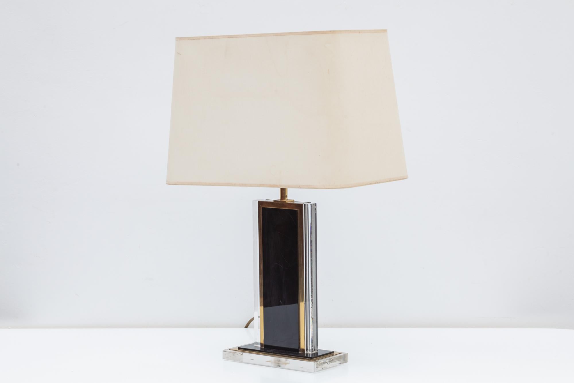 Hollywood Regency Set of 1970s Black and Clear Lucite and Brass Table Lamps, France For Sale