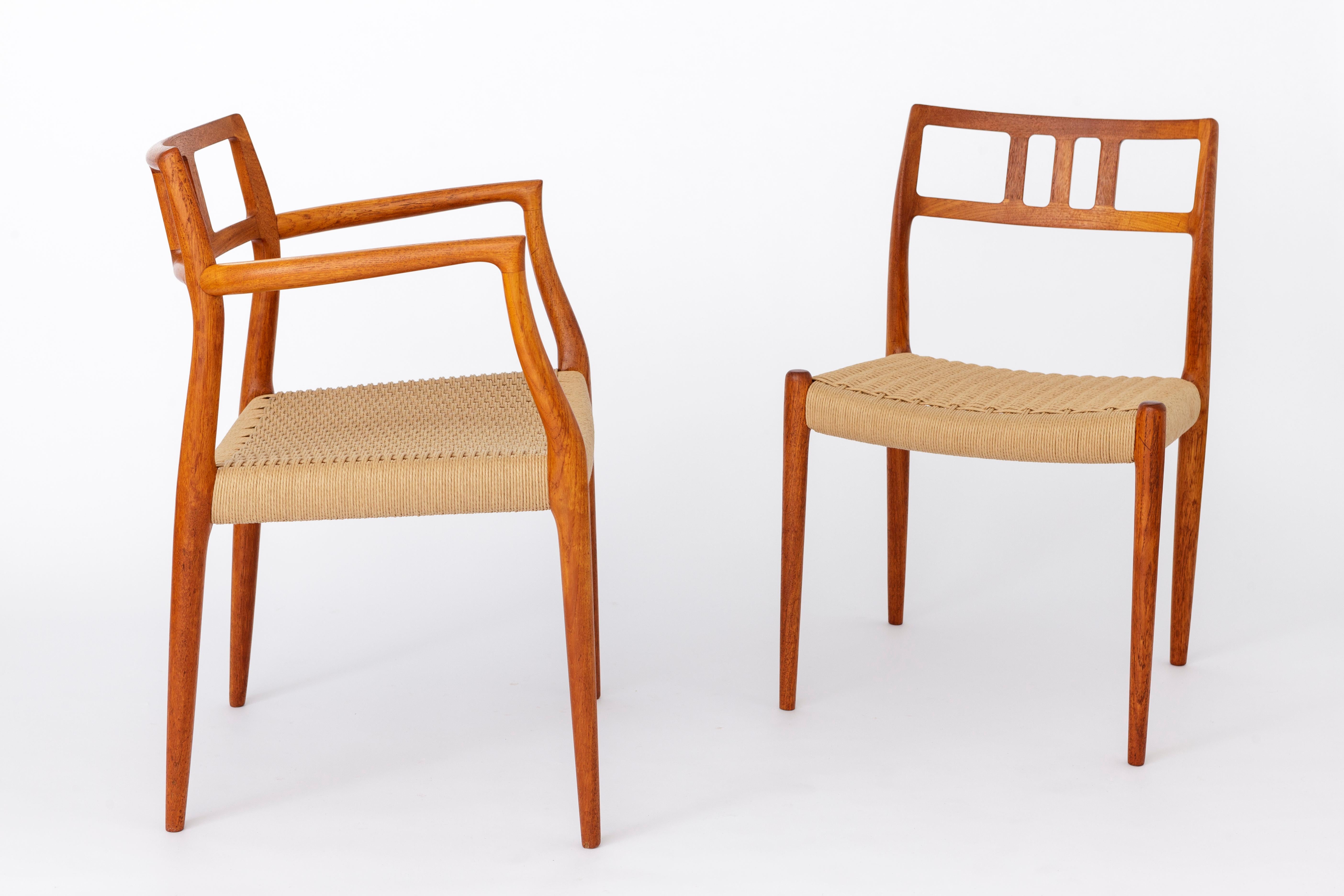 Grand ensemble de chaises Niels Moller des années 1960. 
Le prix affiché est celui d'un ensemble de 9 chaises (1 fauteuil + 8 chaises d'appoint). 
Le fauteuil est le modèle 64 des années 1960. 
Les 8 chaises d'appoint sont le modèle 79 des années