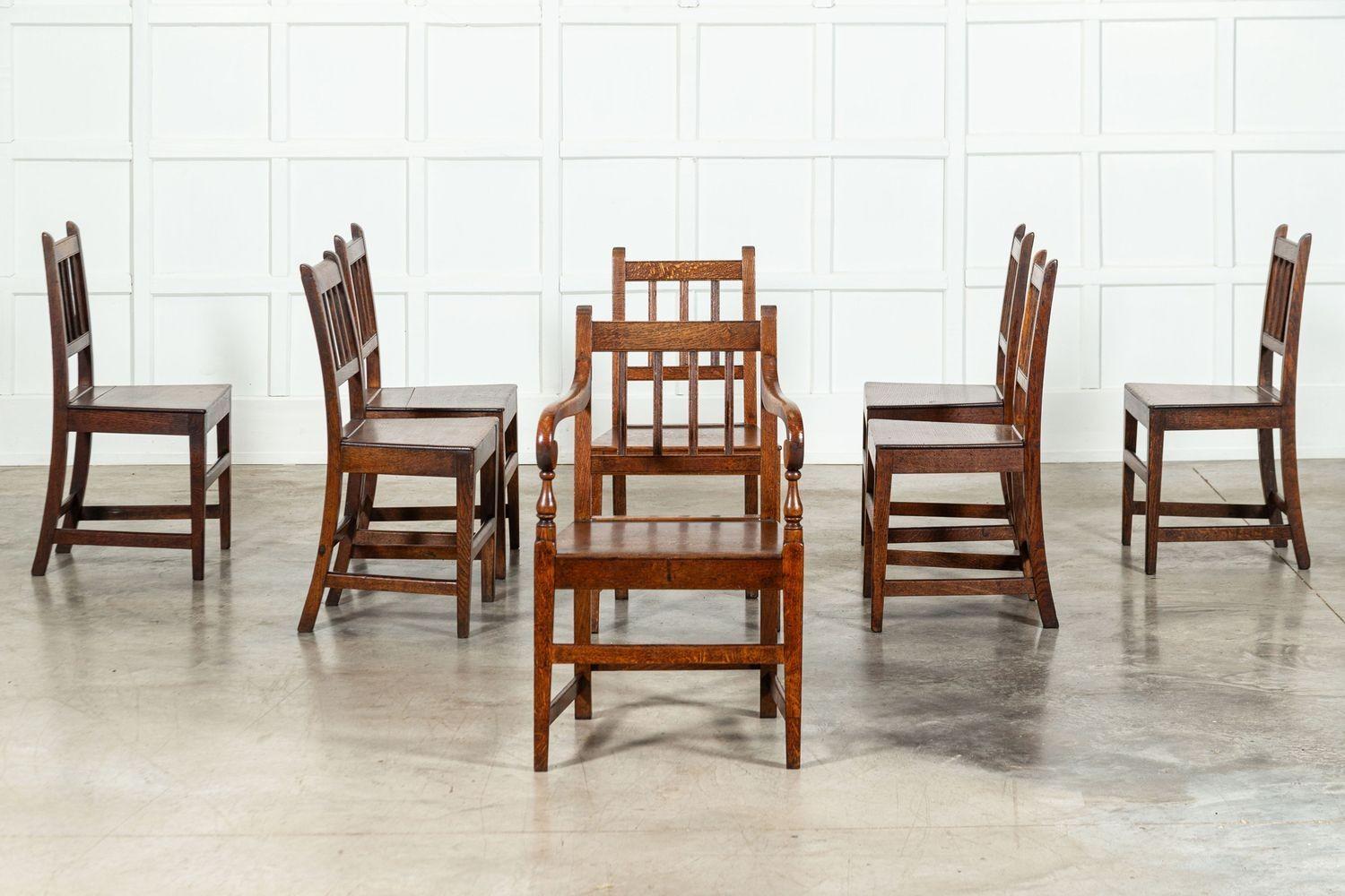 XIXe siècle Ensemble de 8 chaises en chêne vernaculaire anglais du 19ème siècle en vente