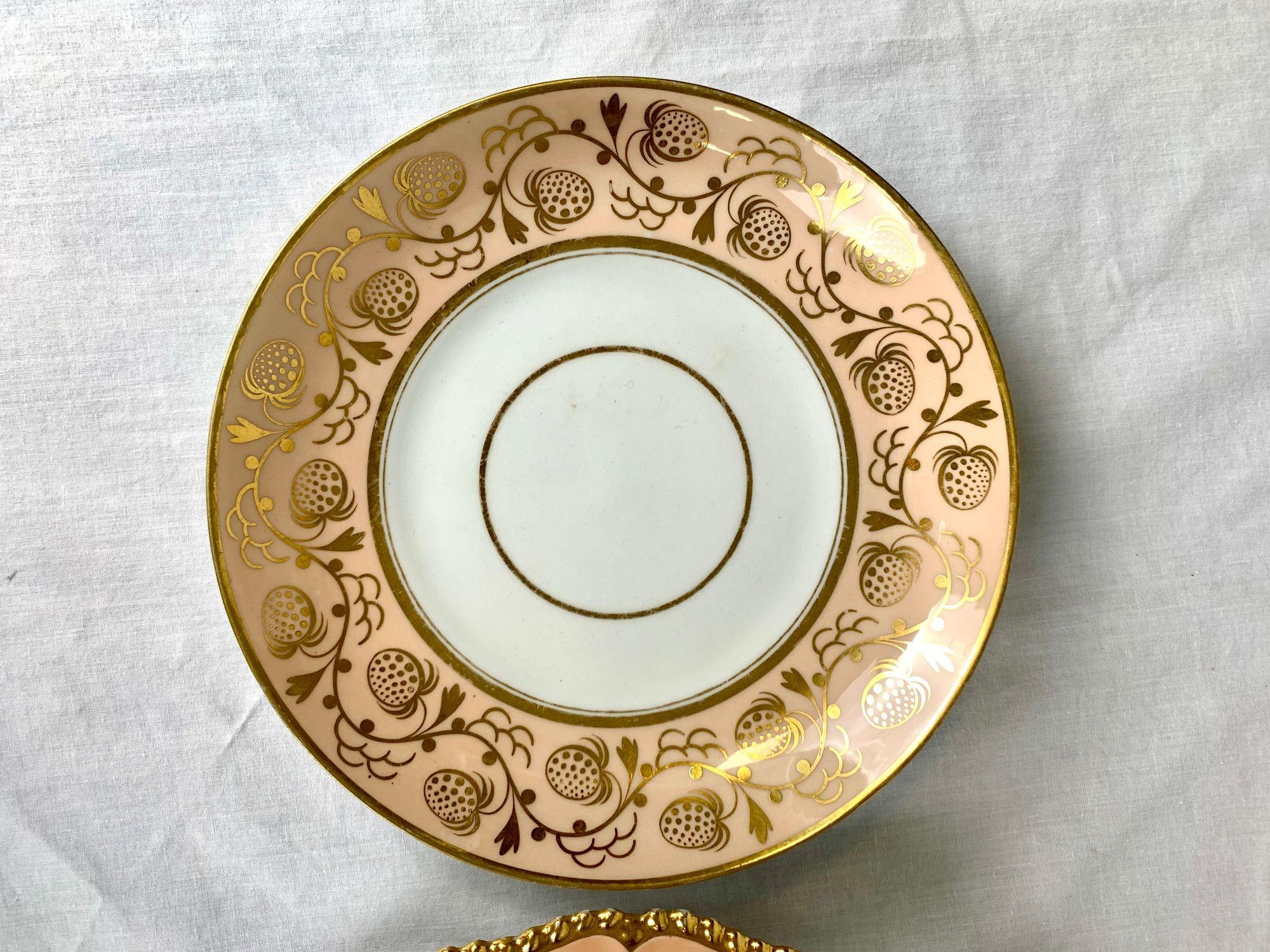 Set 8 Antique English Worcester Porcelain Hand Painted Strawberry Pattern C.1820 For Sale 6