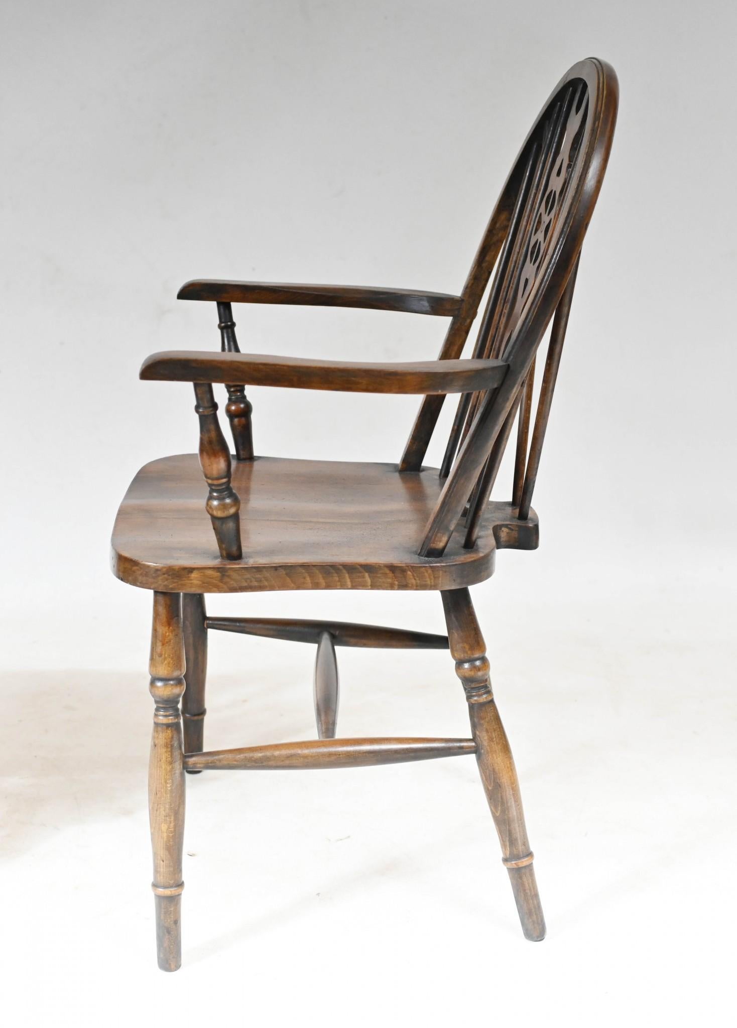 Ensemble de 8 chaises anciennes Windsor à dossier roulant de cuisine 1890 Bon état - En vente à Potters Bar, GB