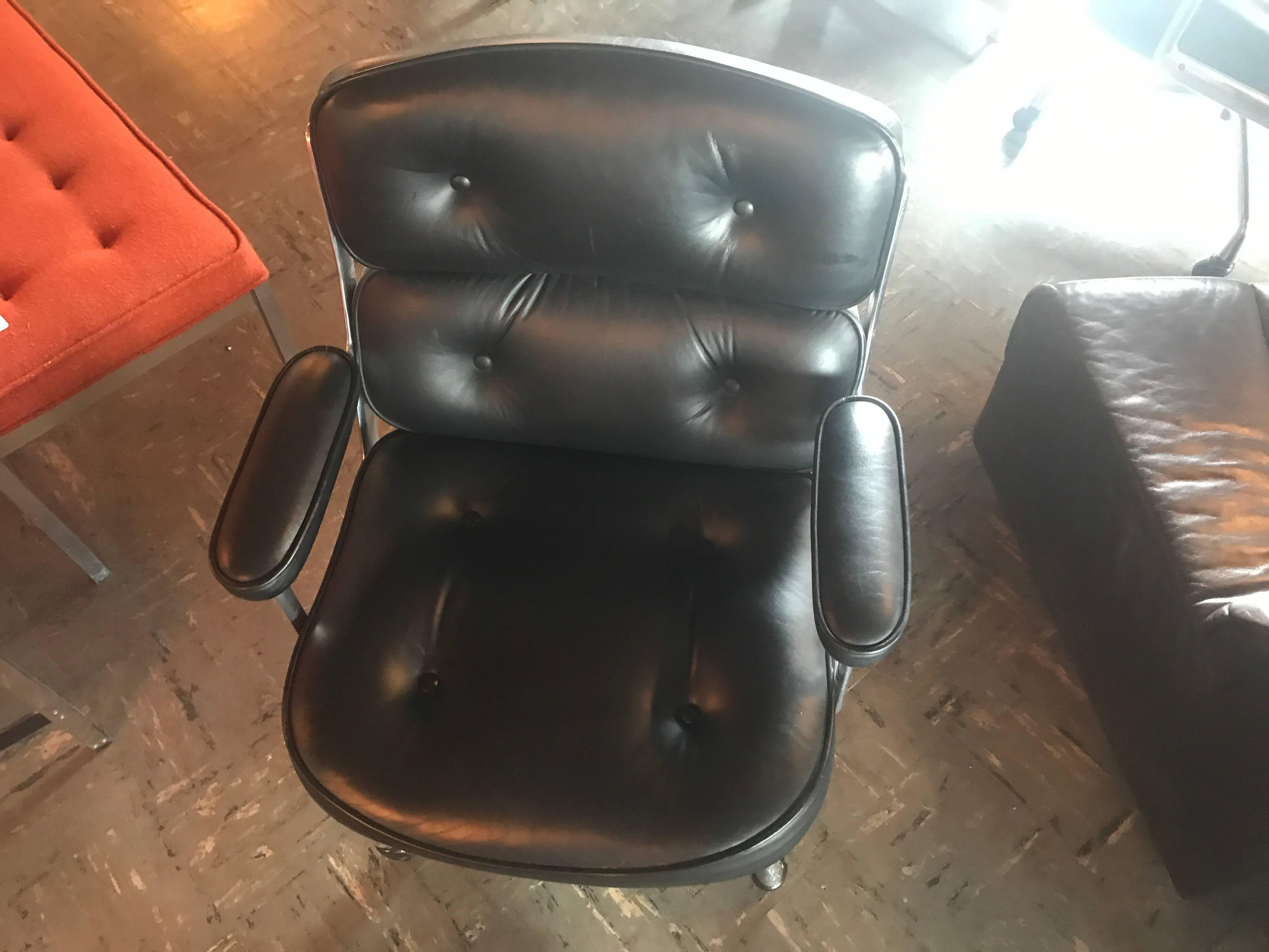 Set of Eight Eames Herman Miller Time Life Executive Leather Office Chairs In Excellent Condition In Salt Lake City, UT