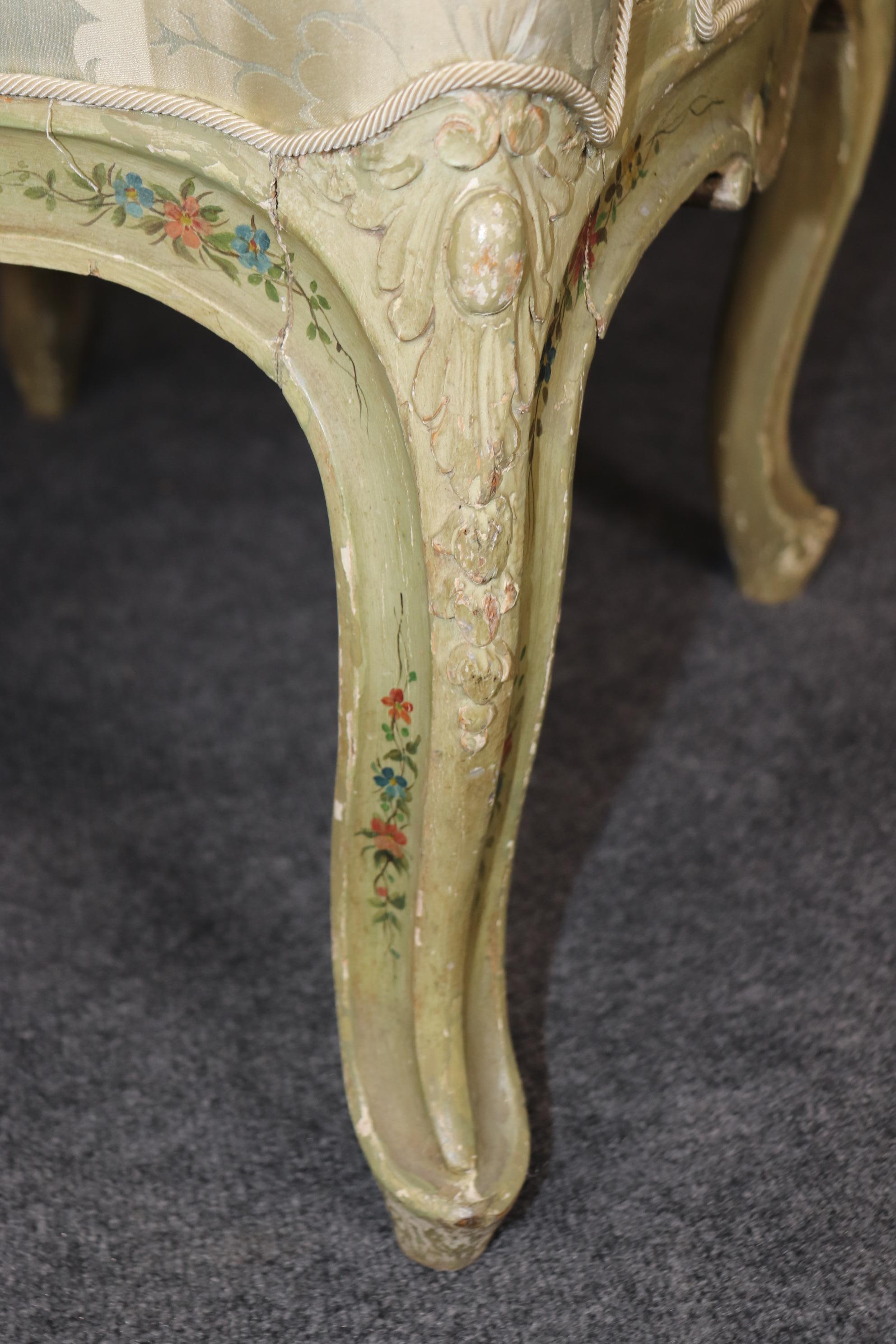 Satz 8 feine geschnitzte italienische Stühle im Louis XV-Stil mit Malerei verziert Esszimmerstühle im Angebot 1