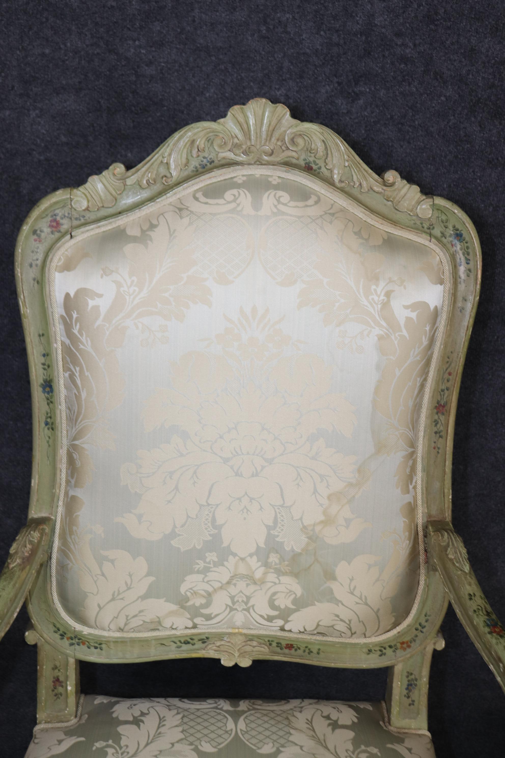 Satz 8 feine geschnitzte italienische Stühle im Louis XV-Stil mit Malerei verziert Esszimmerstühle im Angebot 2