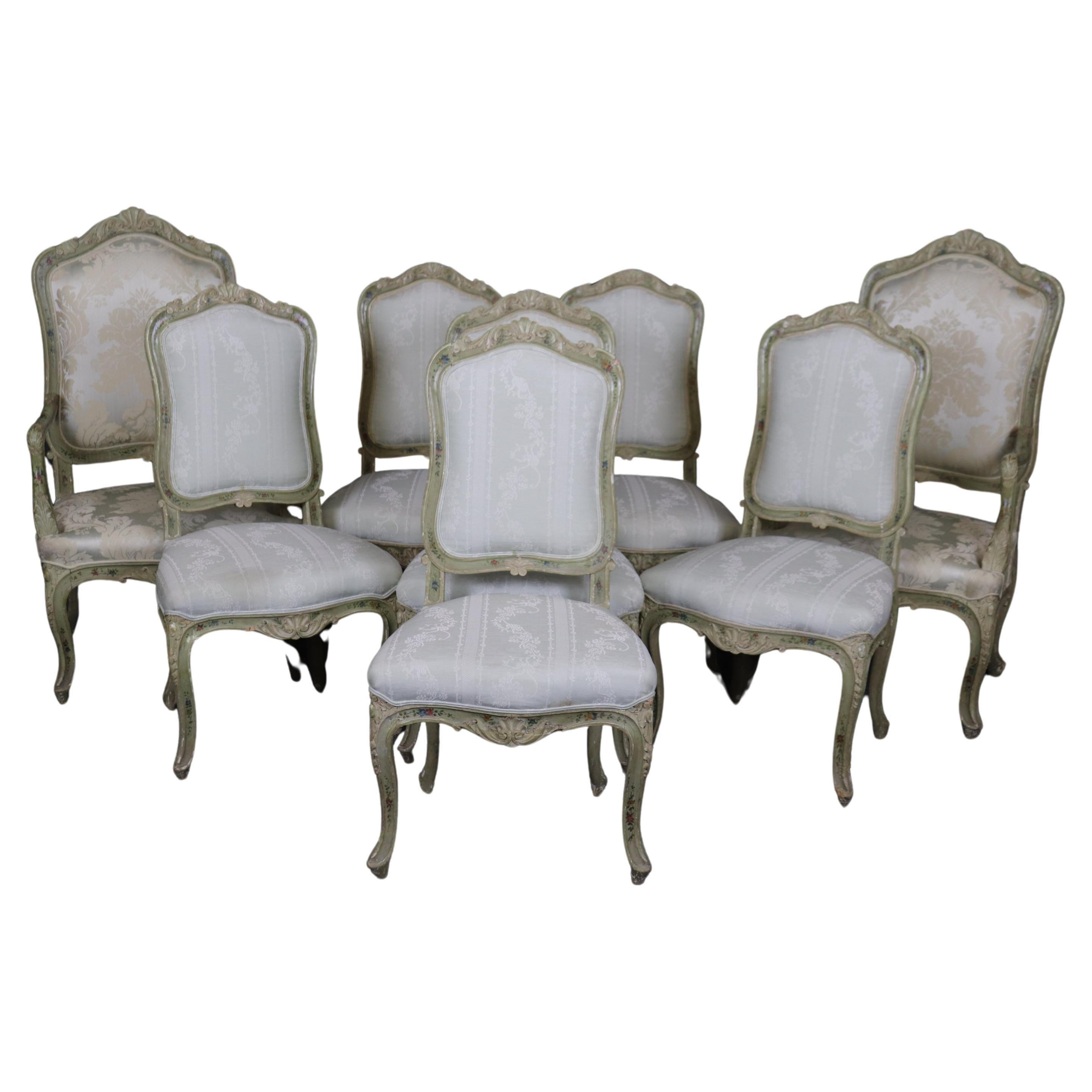 Satz 8 feine geschnitzte italienische Stühle im Louis XV-Stil mit Malerei verziert Esszimmerstühle im Angebot