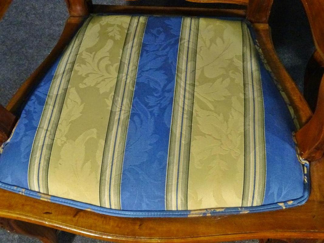 Satz von 8 französischen Louis XV geschnitzt Nussbaum Twist Back Esszimmerstühle, C1960s (Walnuss) im Angebot