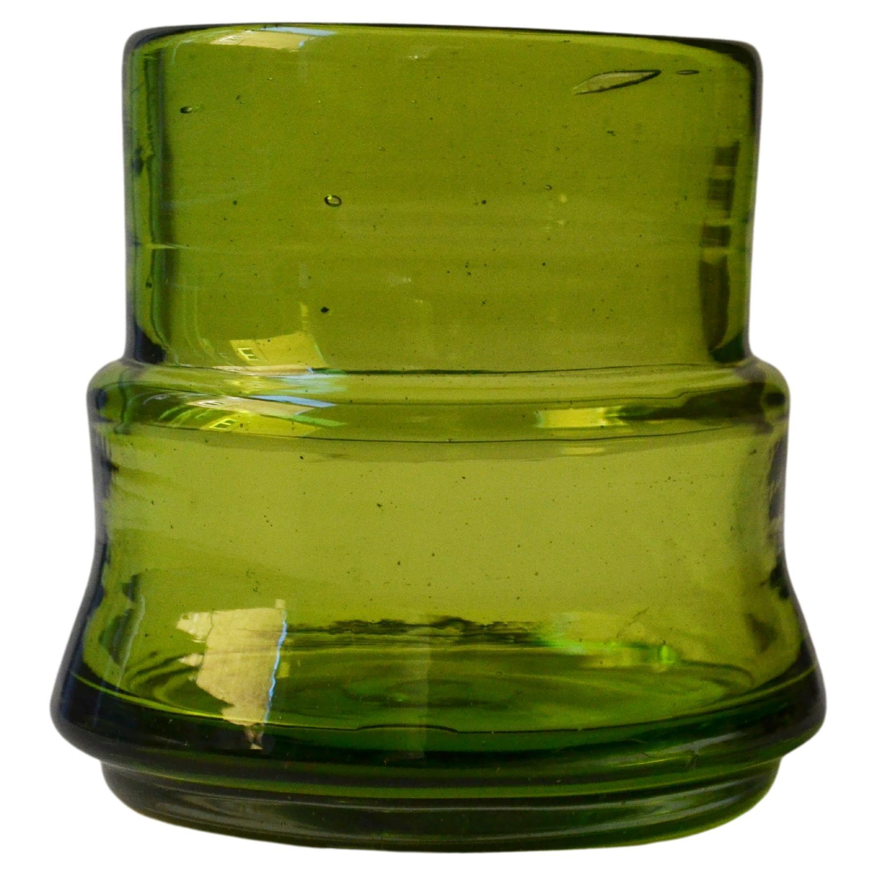 8 mundgeblasene Cocktailgläser Grün. Inspiriert von der vorspanischen Kunst   im Angebot