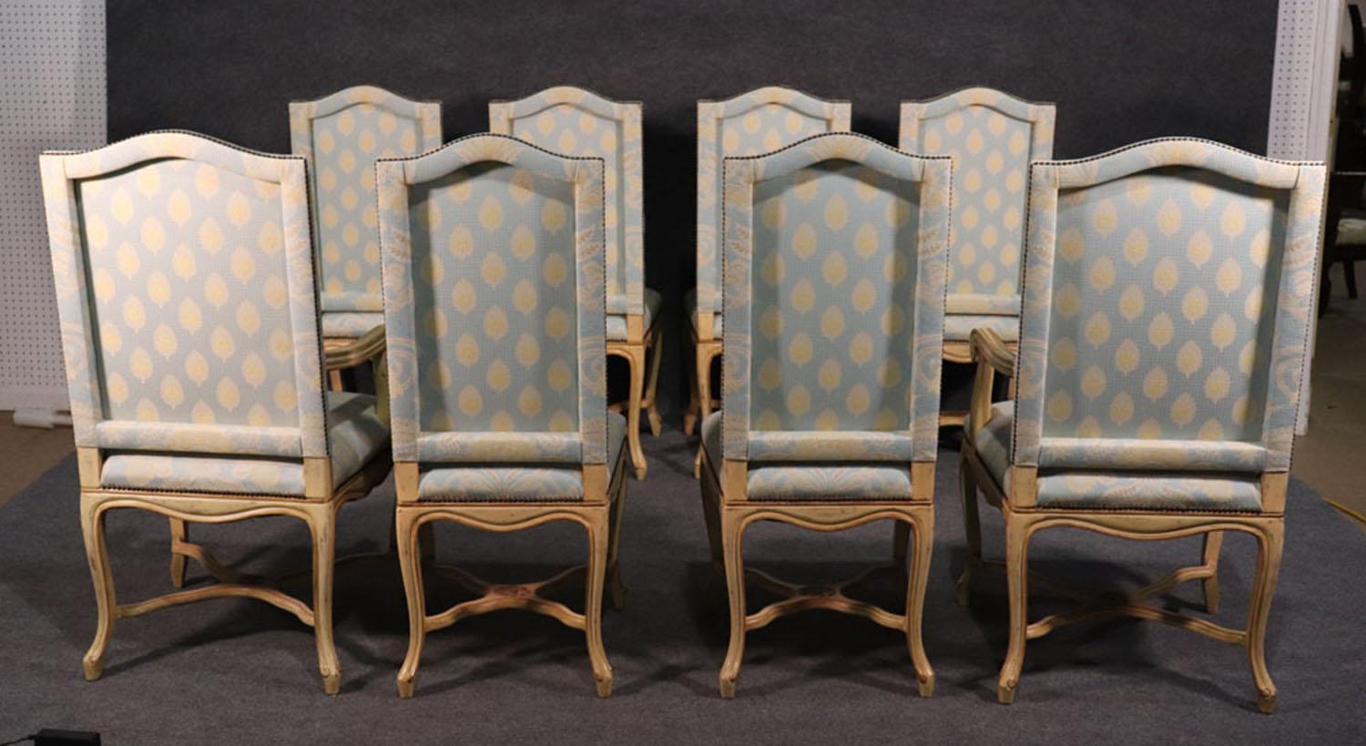 Set of 8 Maison Jansen Crème Paint and Gold Gilded French Louis XV Dining Chairs In Good Condition In Swedesboro, NJ