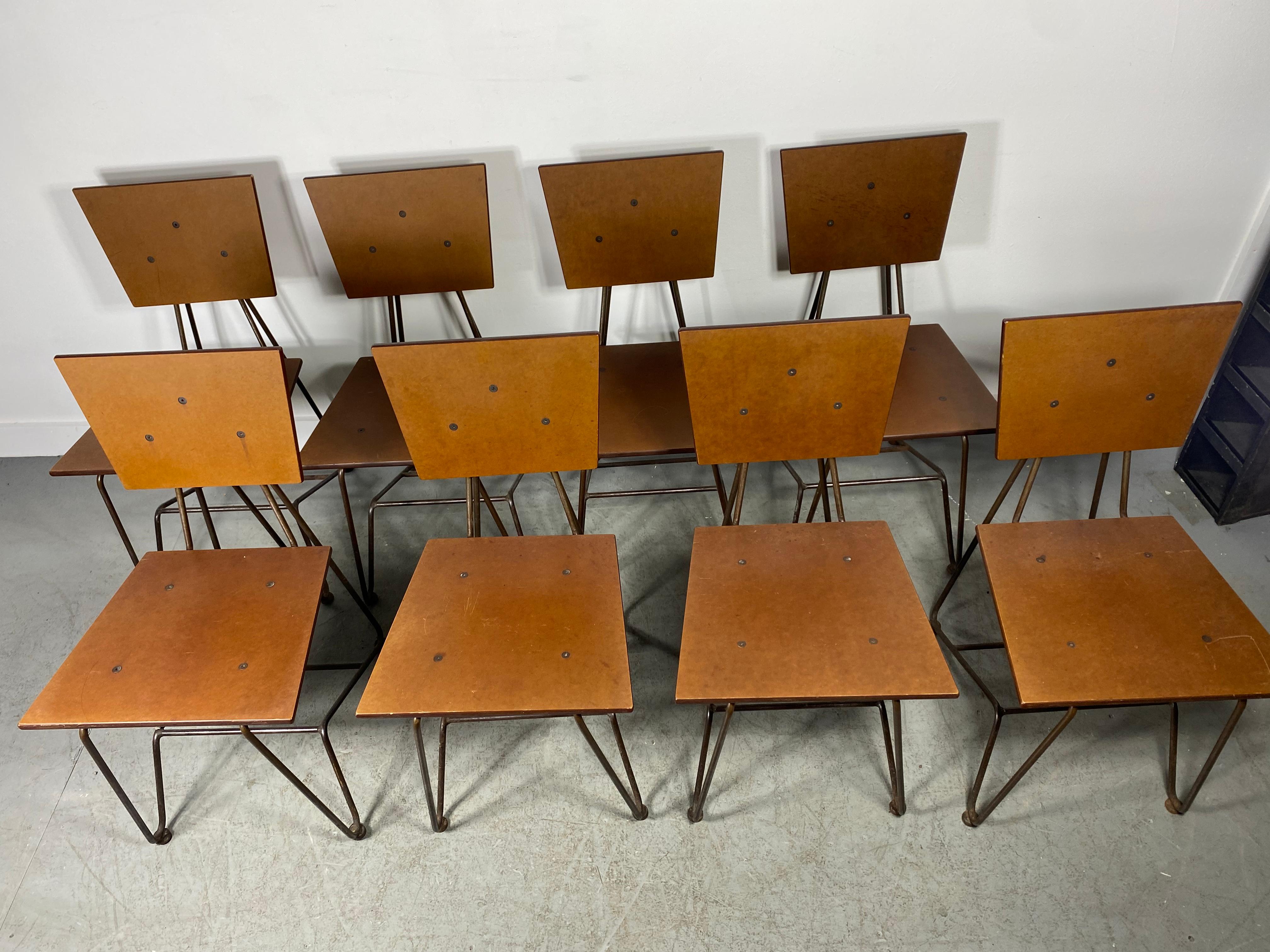 Fer Ensemble de 8 chaises de salle à manger modernistes en fer et contreplaqué conçues par Steve Sauer en vente