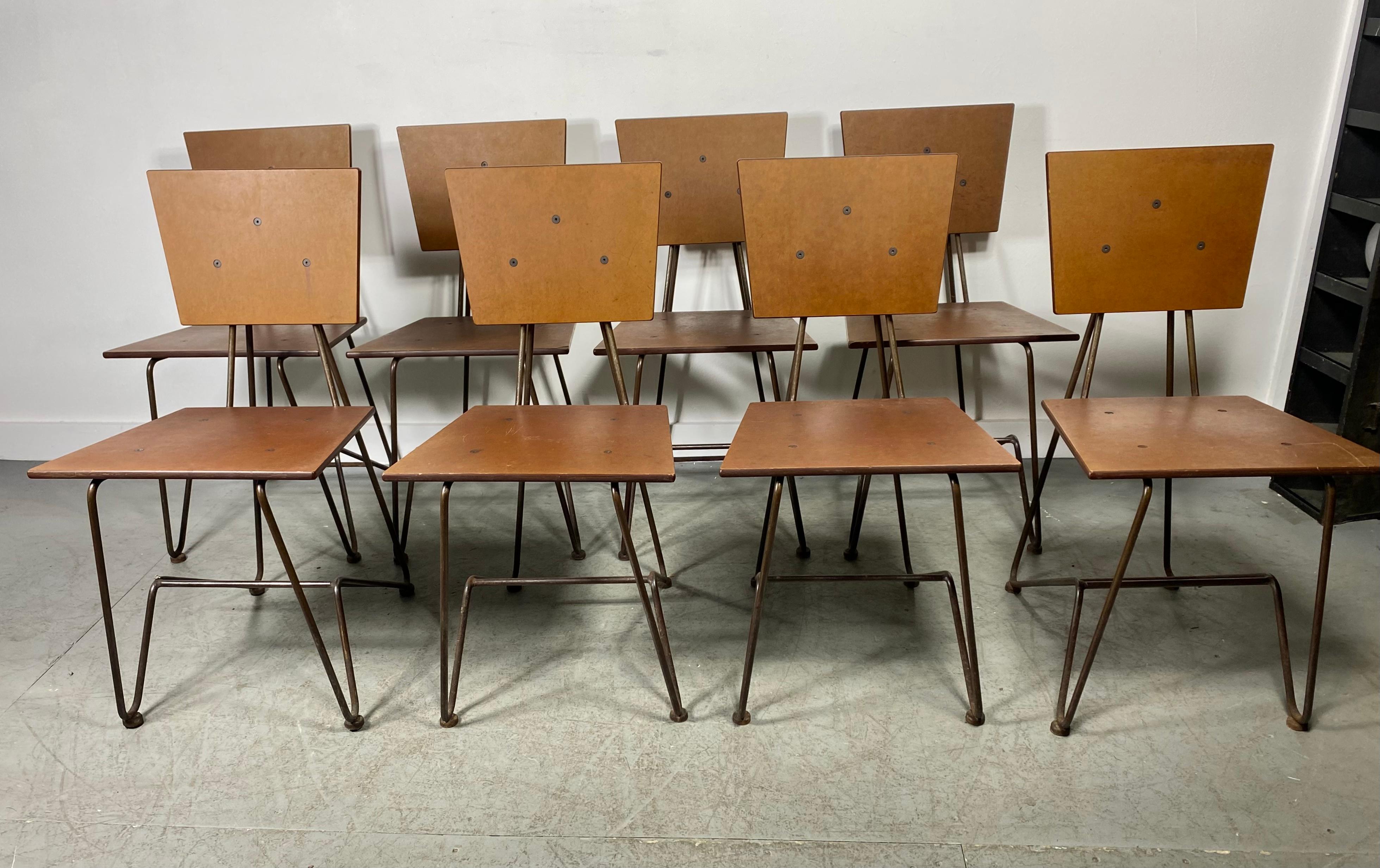 Ensemble de 8 chaises de salle à manger modernistes en fer et contreplaqué conçues par Steve Sauer en vente 1