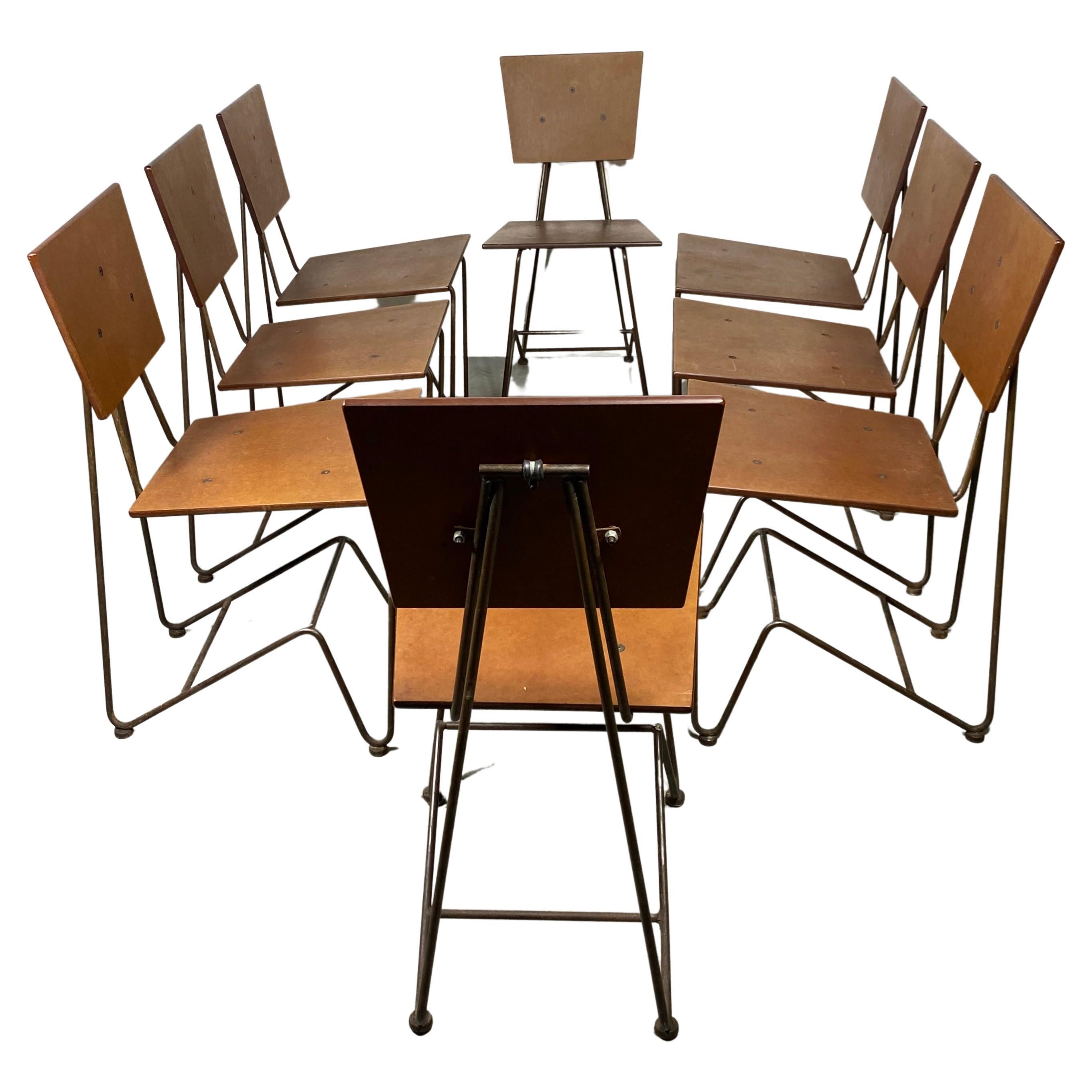 8 modernistische Esszimmerstühle aus Eisen und Sperrholz, entworfen von Steve Sauer im Angebot