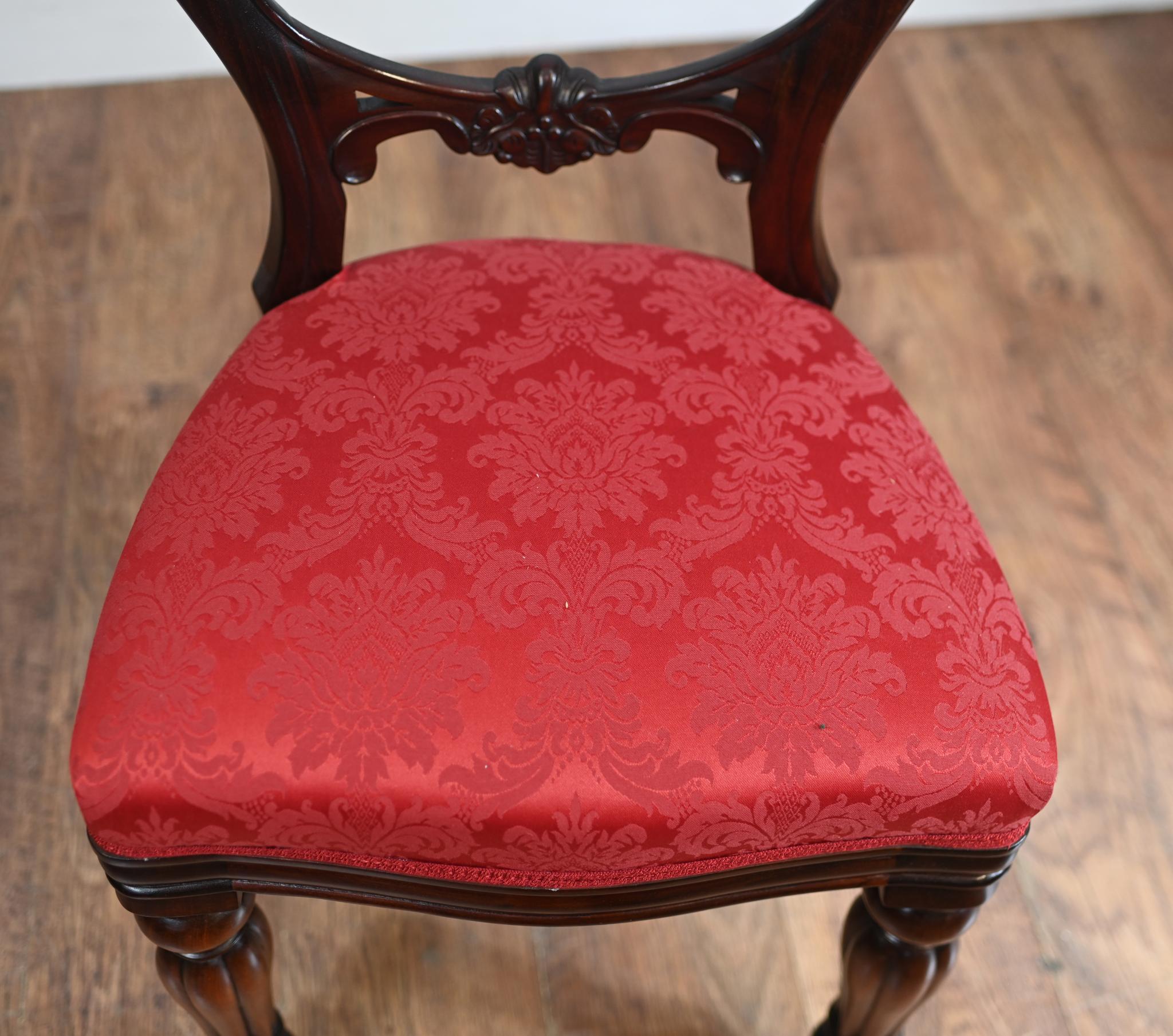 Set 8 sedie da pranzo vittoriane con schienale a palloncino in mogano In condizioni buone in vendita a Potters Bar, GB