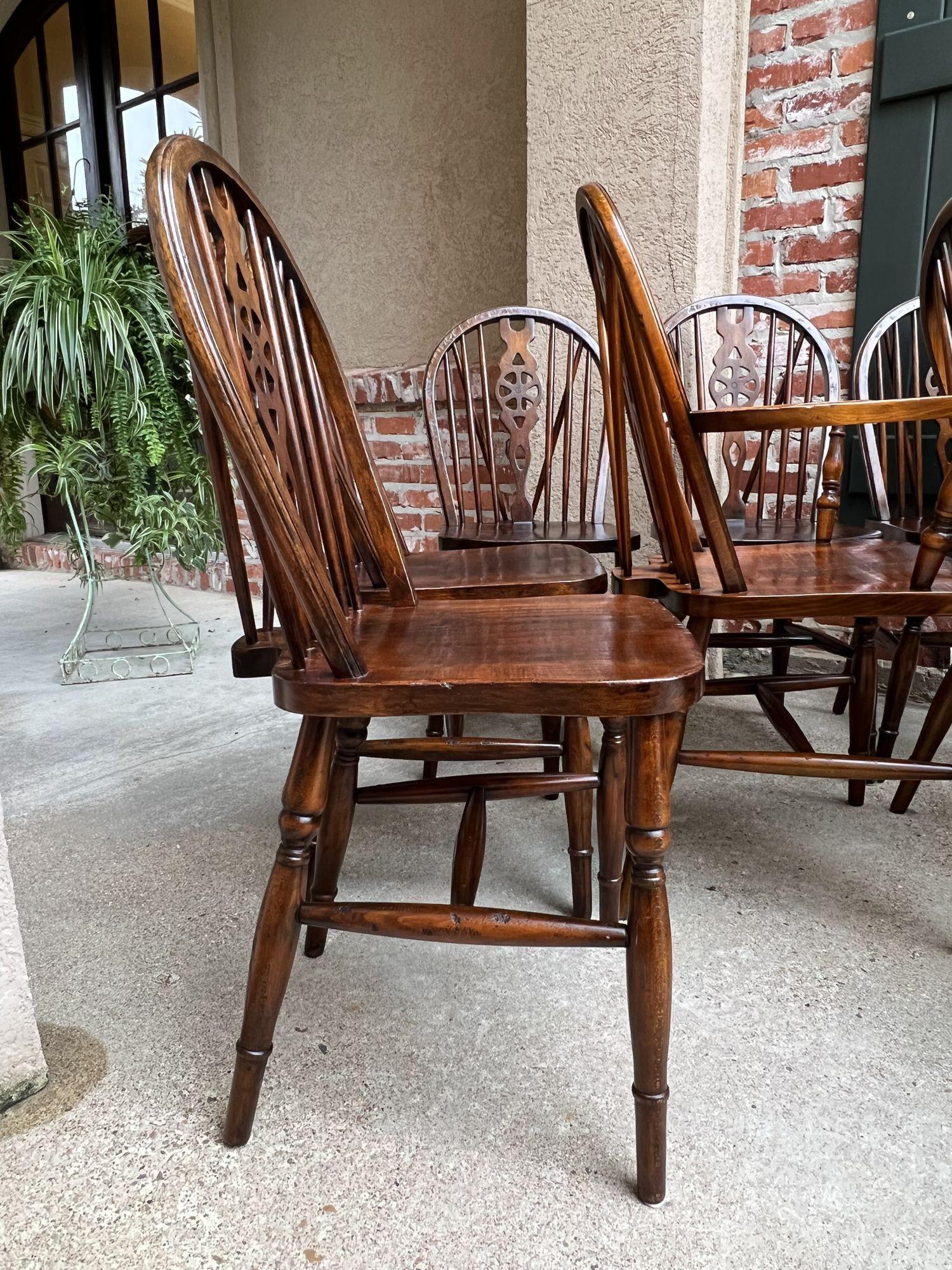 Set 8 Vintage English Dining Chairs Windsor Wheelback Dark Oak W Armchairs In Good Condition In Shreveport, LA