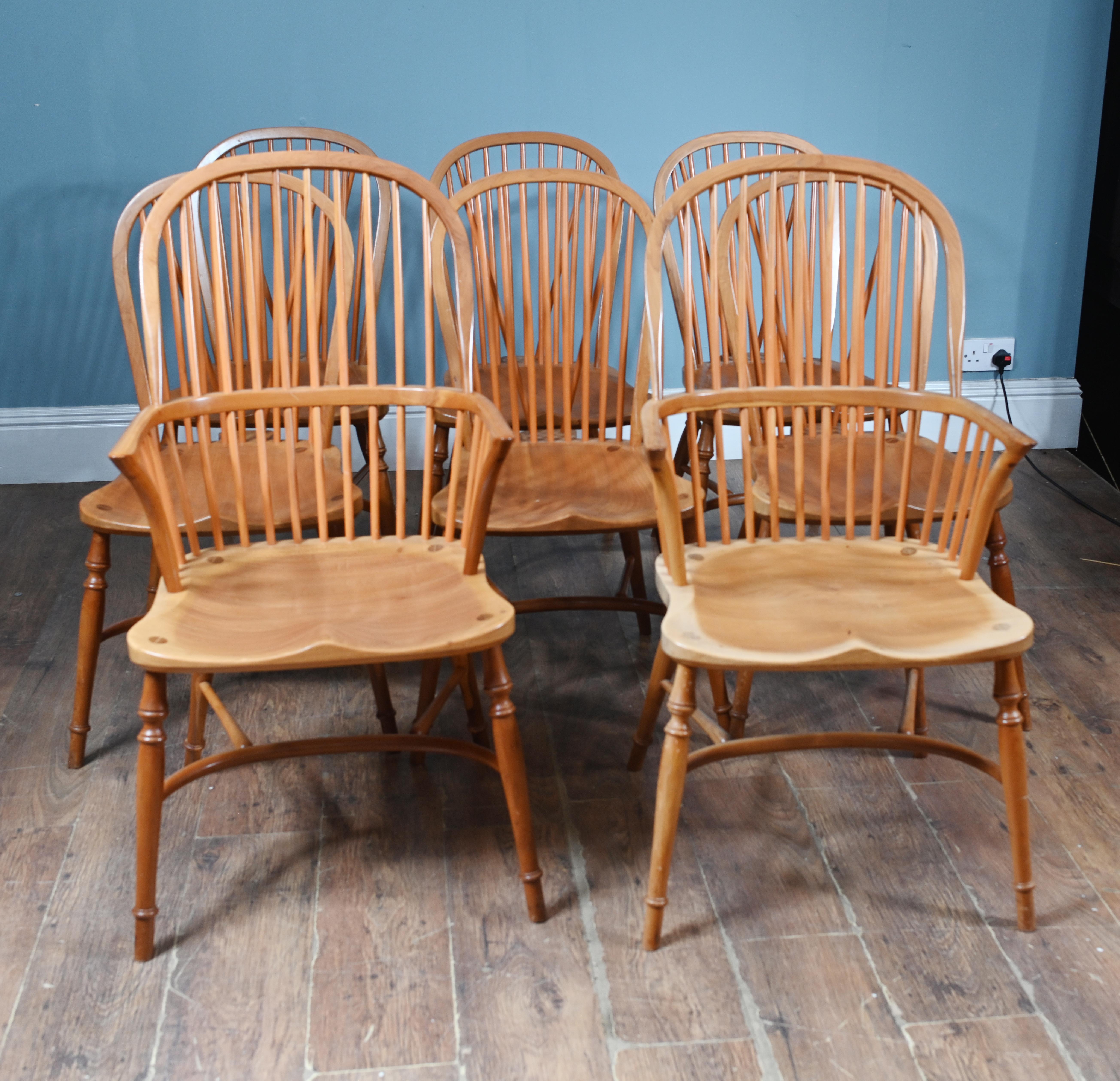 Meraviglioso set di 8 sedie Wood Wood in legno di tasso
Il set è composto da due poltrone e sei sedie laterali.
Sedie da pranzo classiche per cucina contadina
Realizzato da Stewart Linford, vedi firma sul retro
Le selle sono sagomate per garantire