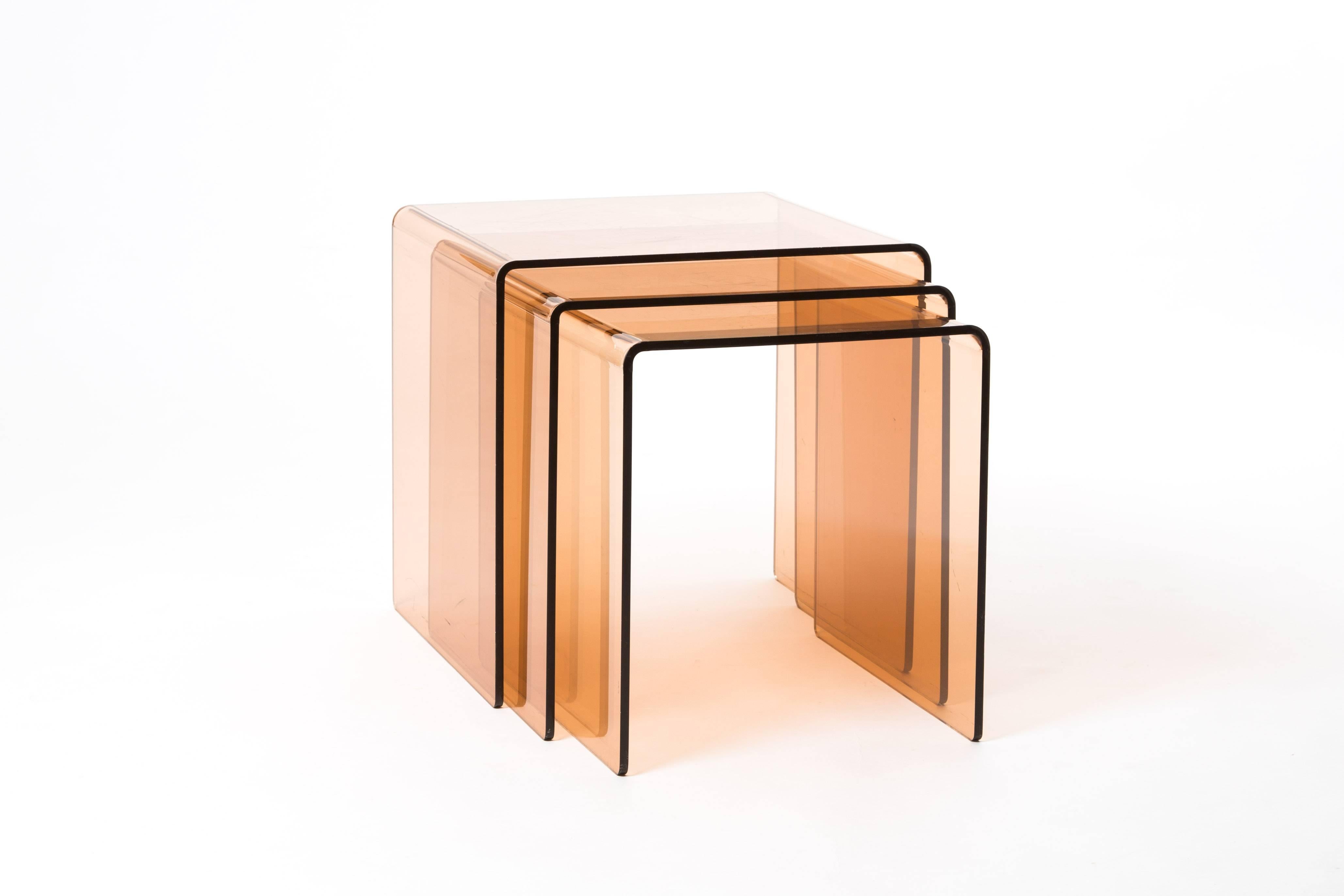 Set acrylic nesting tables. The set is transparent and has a super graphic form. Keep them together and play with the constellations. It is more than a set of tables. It is a moving sculpture!