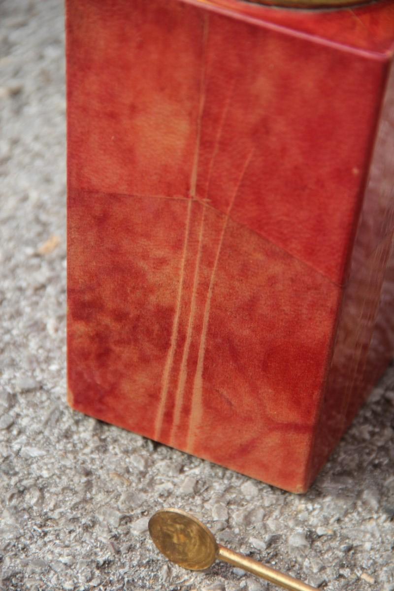 Ensemble de boîtes et pichets Aldo Tura en laiton de couleur rouge et peau de chèvre Mid-Century Modern des années 1950  en vente 7
