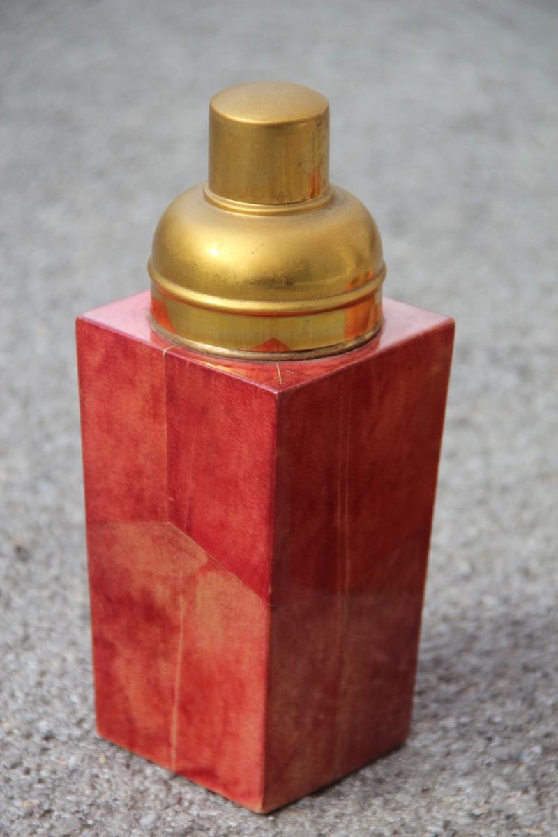 Set Aldo Tura box pitcher red color brass and goatskin Mid-Century Modern, 1950s.

Measures: Box ice height cm 13, width cm 16.5, depth cm 16.5.
Pitcher height cm 25, width cm 9.5, depth cm 9.5.