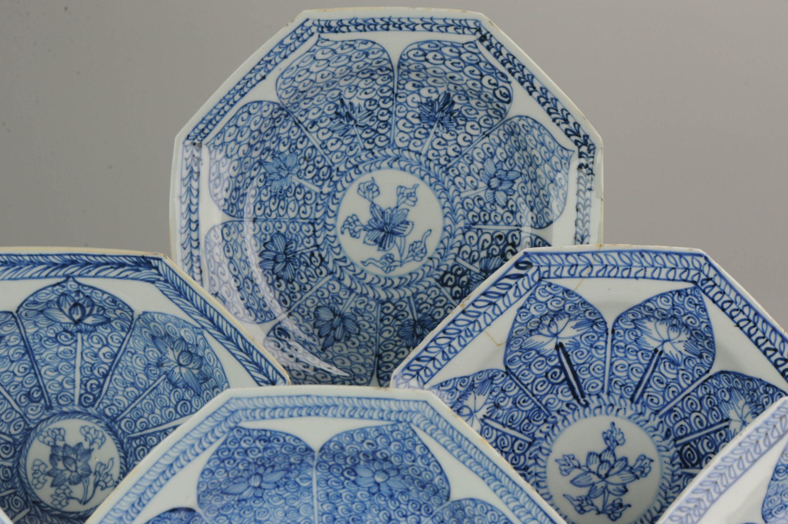 Set Antique Chinese Kangxi / Yongzheng SE Asian Market Dish Blue White Lotus In Good Condition In Amsterdam, Noord Holland