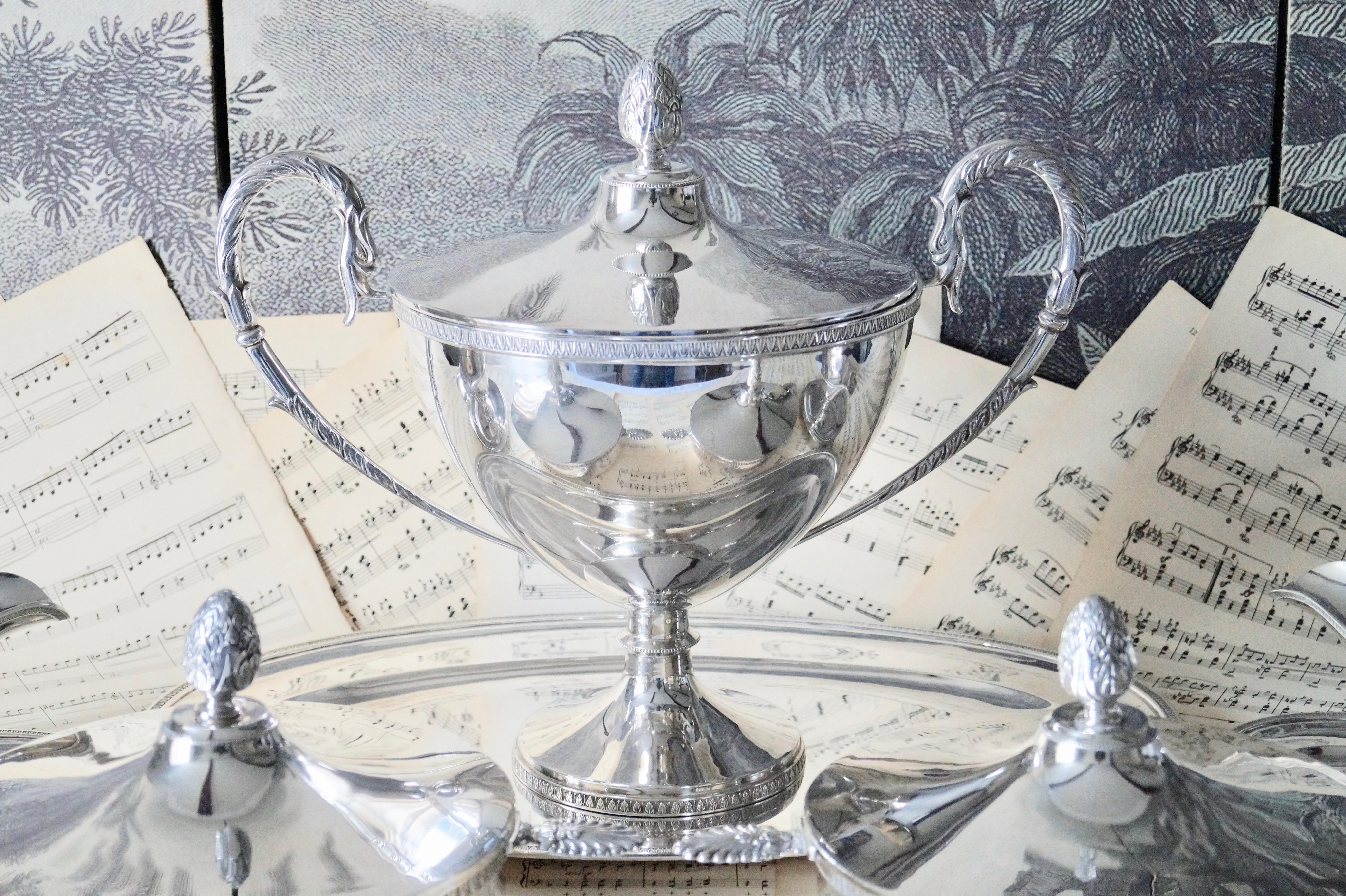 Set Antique French Silver Plated Tureens Serving Set Georgian Style 19 In Good Condition For Sale In BAAMBRUGGE, NL
