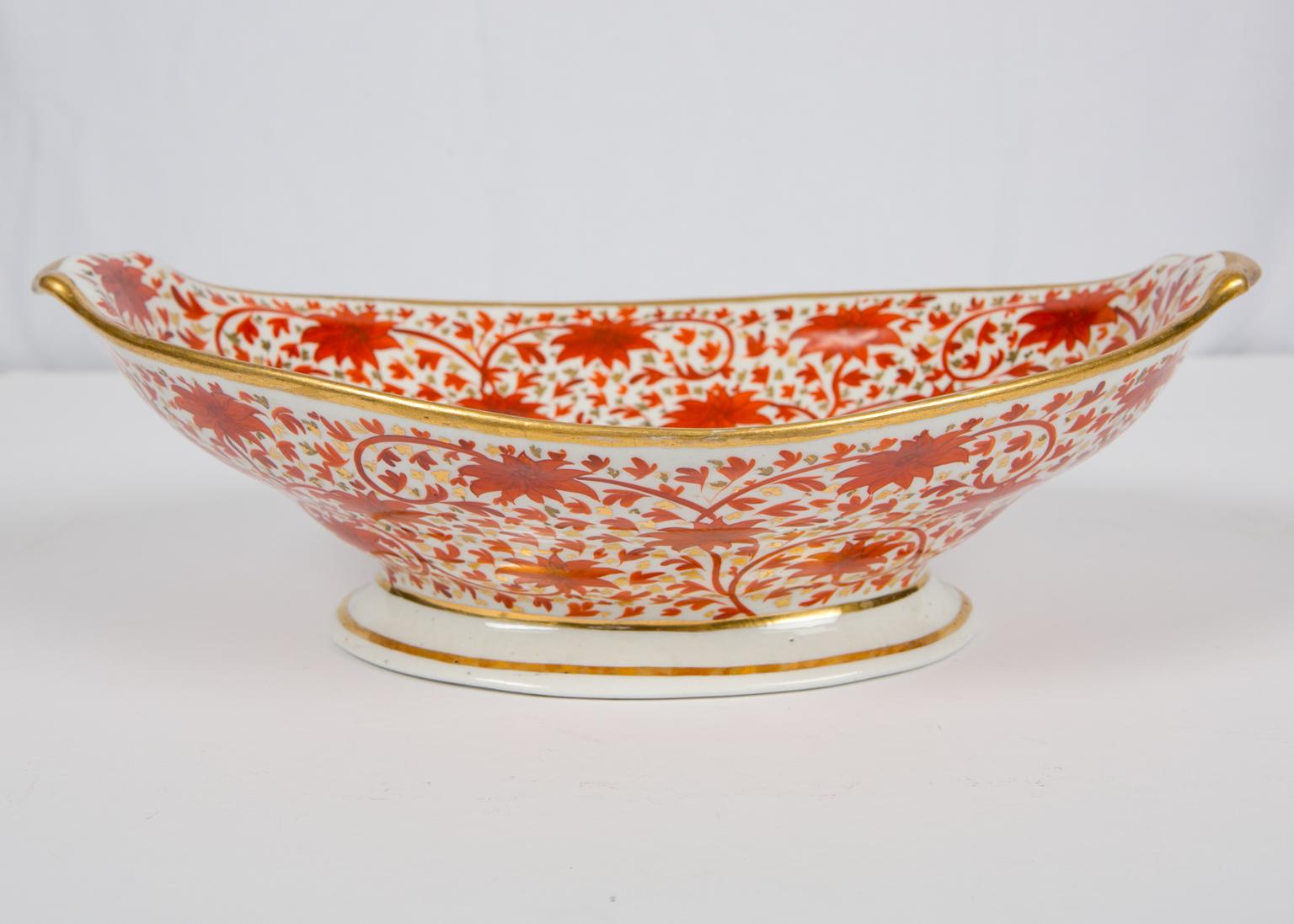 Set Antique Porcelain Dishes in Coalport's Red Chrysanthemum Pattern circa 1810 1