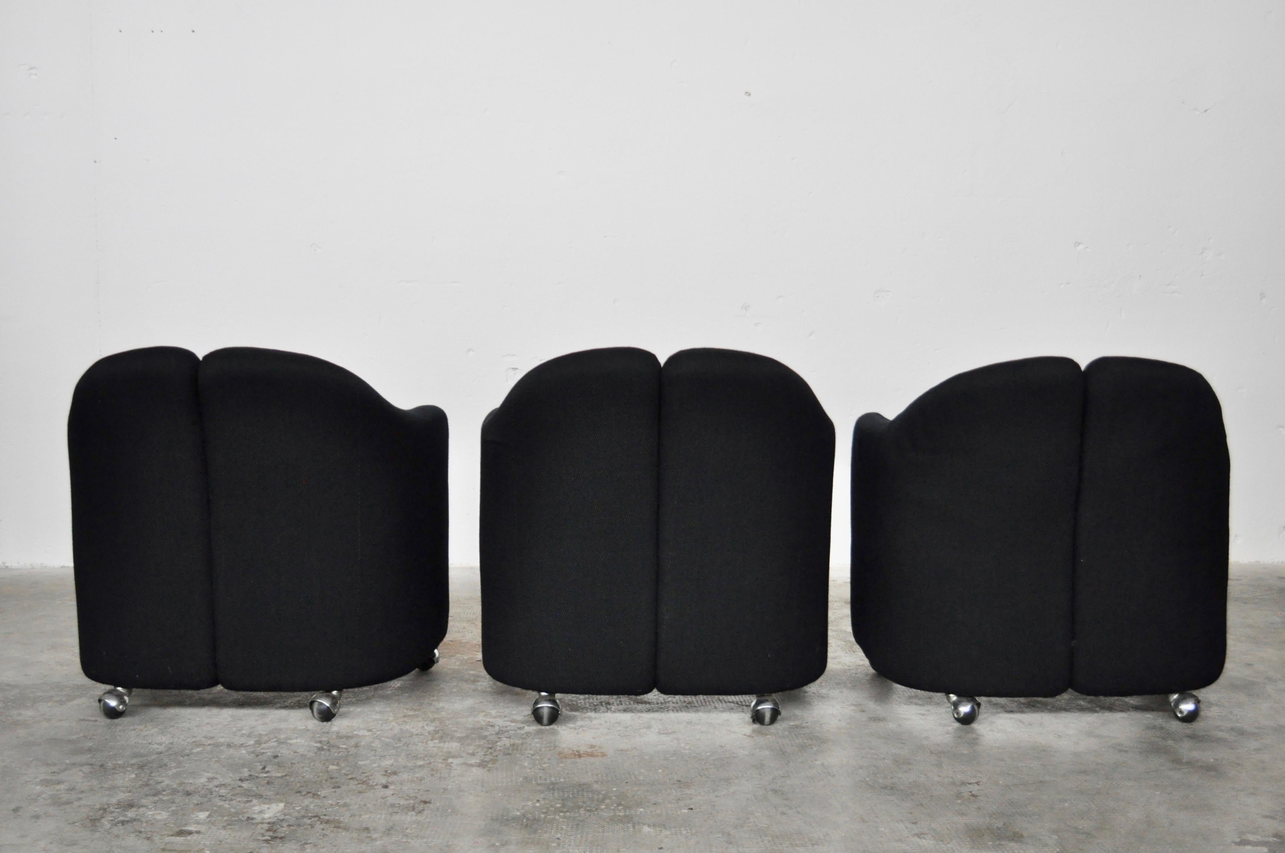 Set armchairs on wheels, by Eugenio Gerli for Tecno, Italy, 1960. Upholstery in black fabric.