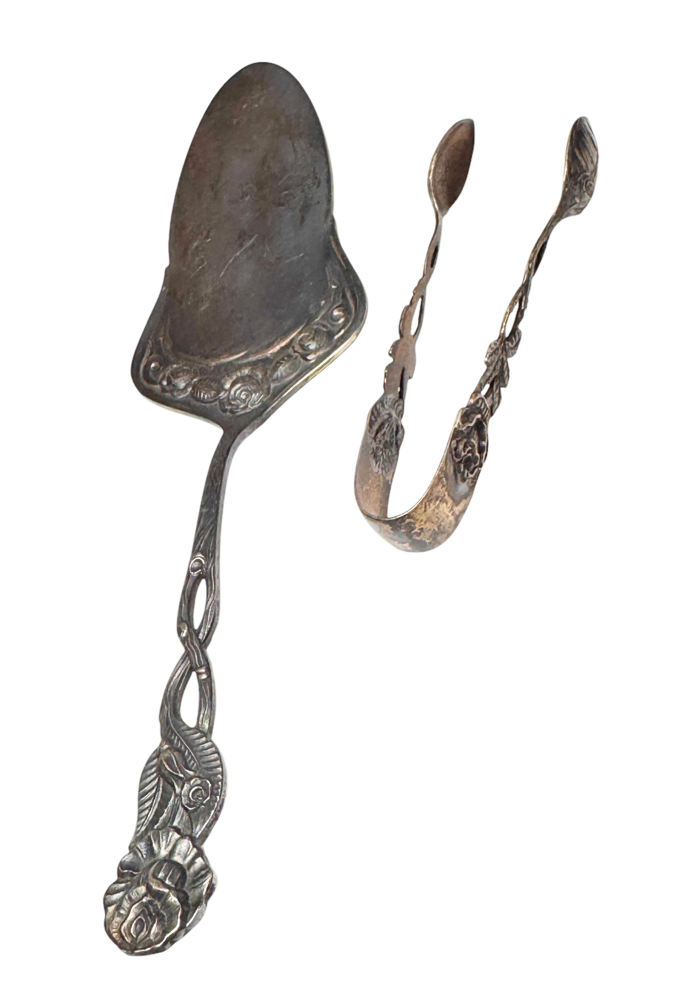 Set Jugendstil Hildesheim Rose versilbertes Besteck Cake Shovel & Zuckerzangen, Set (20. Jahrhundert) im Angebot