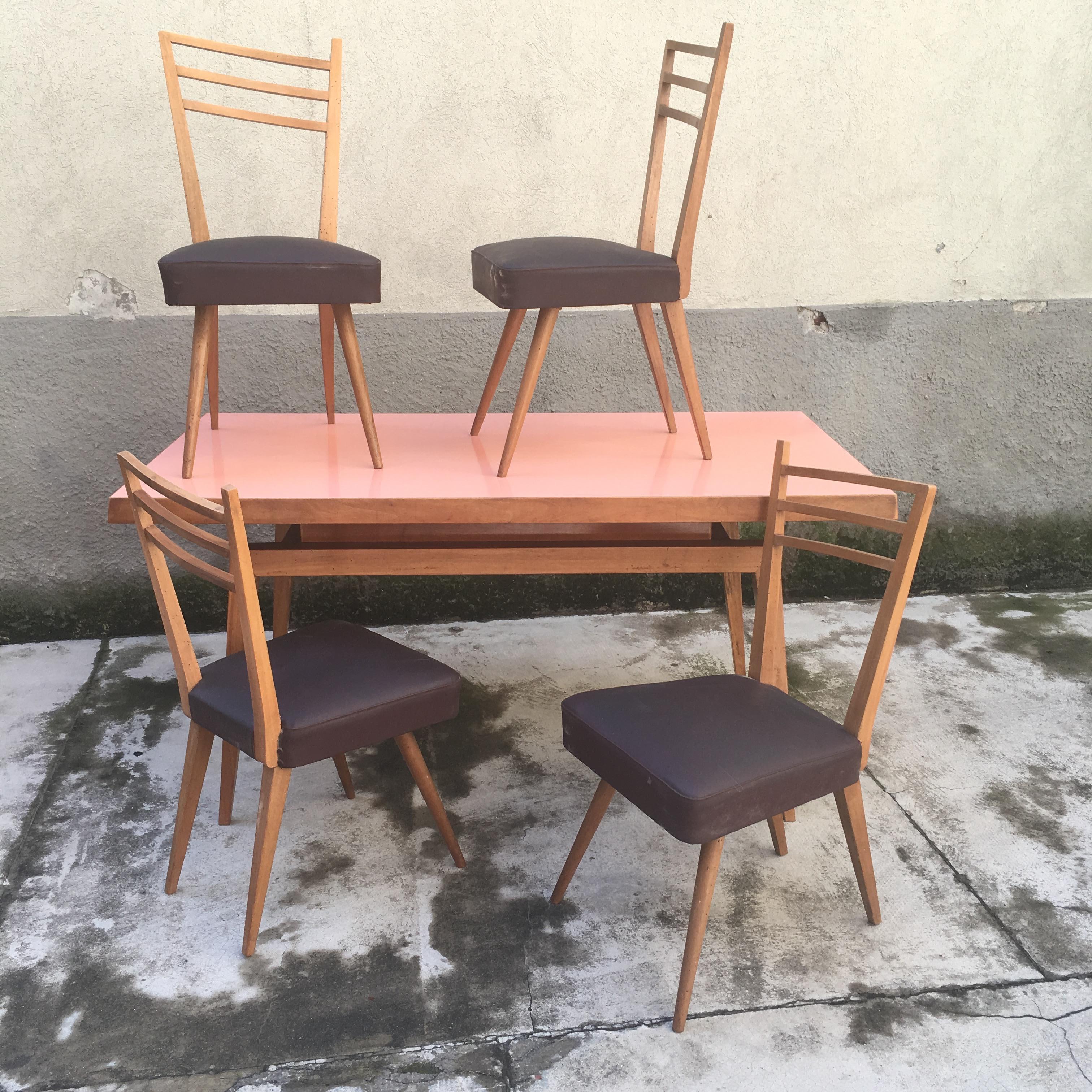 Conjunto Artesanal - Mesa con 5 Sillas - Italia - Años 60 en Bastante bueno estado para la venta en Milano, IT
