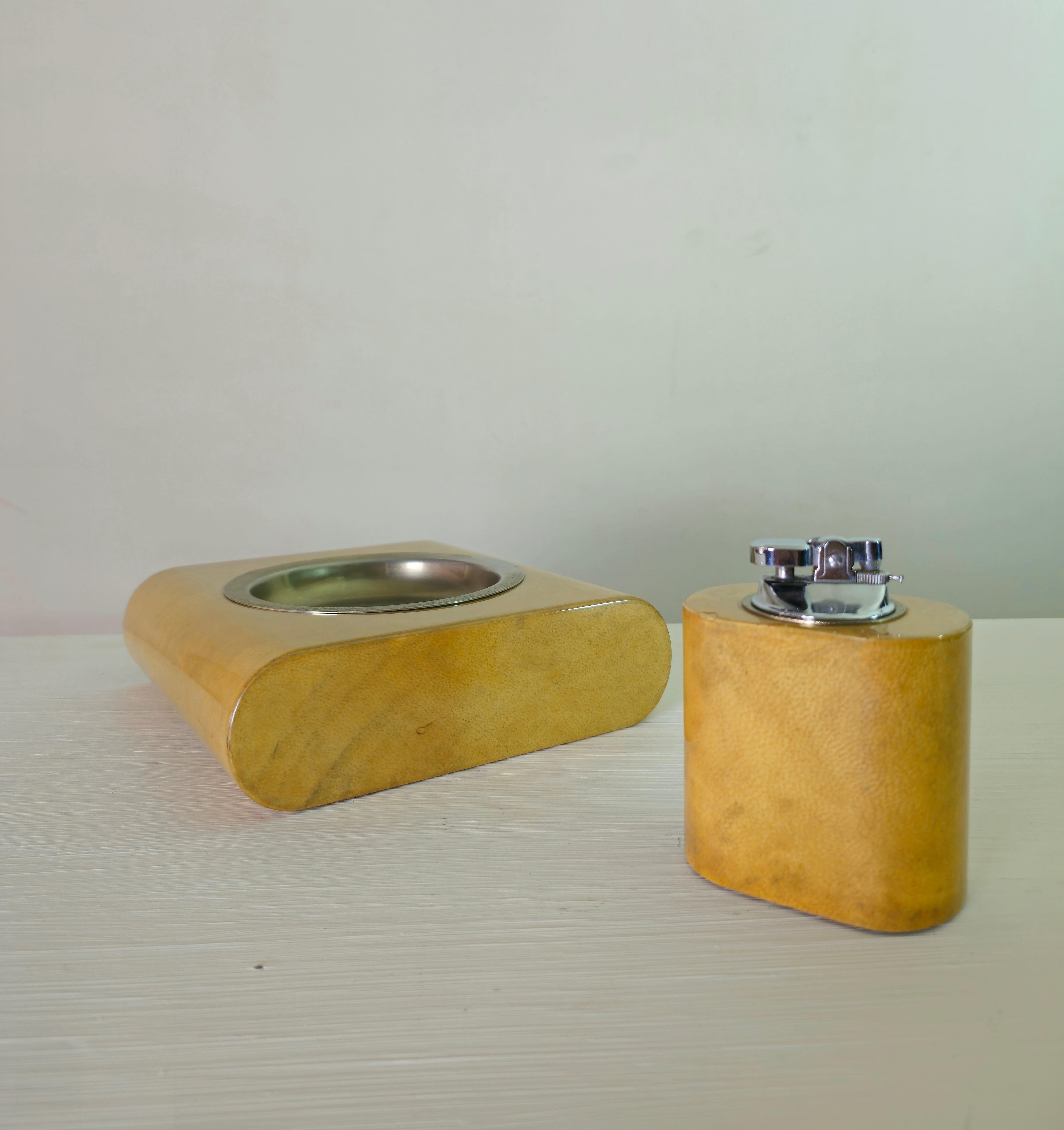 Set ashtray and lighter Lacquer Parchment Paper Italy 60s Aldo Tura Mid-century In Good Condition In Palermo, IT