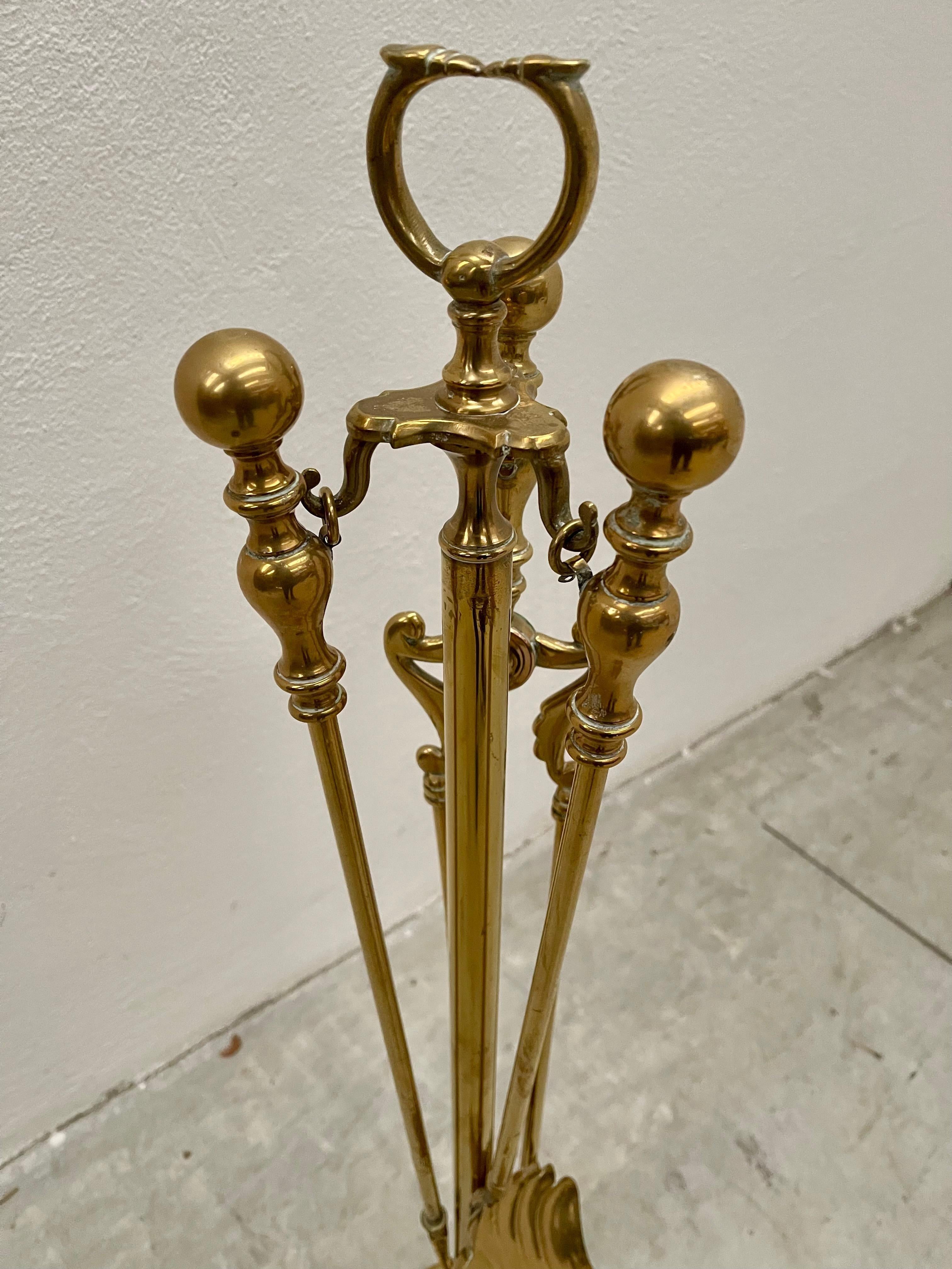 Brass Fireplace Tool Set In Fair Condition For Sale In Cantù, IT