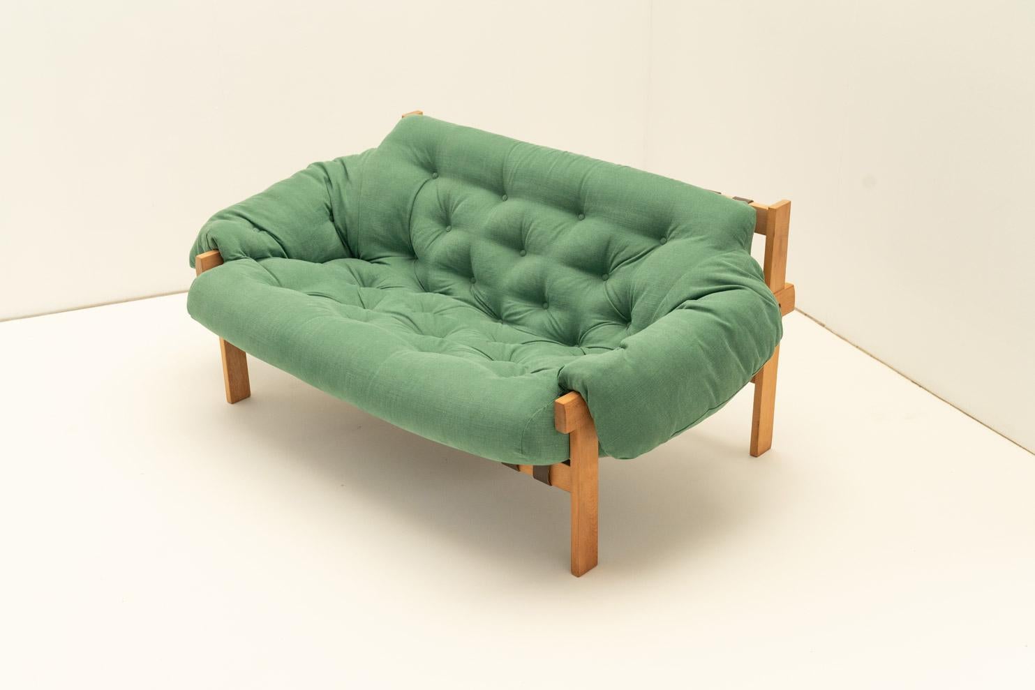 Ensemble canapé et fauteuil Balassa par Ipoly Furniture Company, Hongrie, années 1970 en vente 3