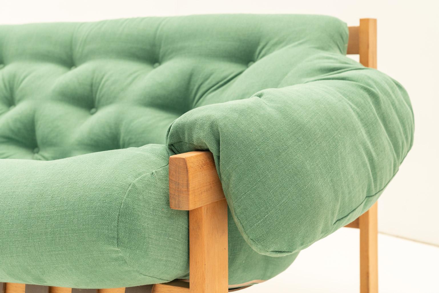 Ensemble canapé et fauteuil Balassa par Ipoly Furniture Company, Hongrie, années 1970 en vente 4