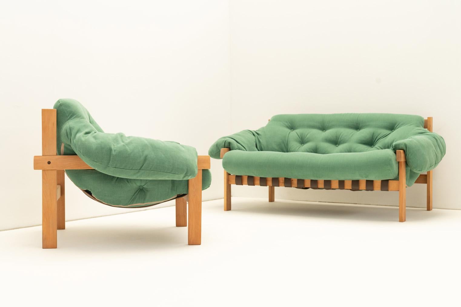 Ensemble canapé et fauteuil Balassa par Ipoly Furniture Company, Hongrie, années 1970 en vente 8