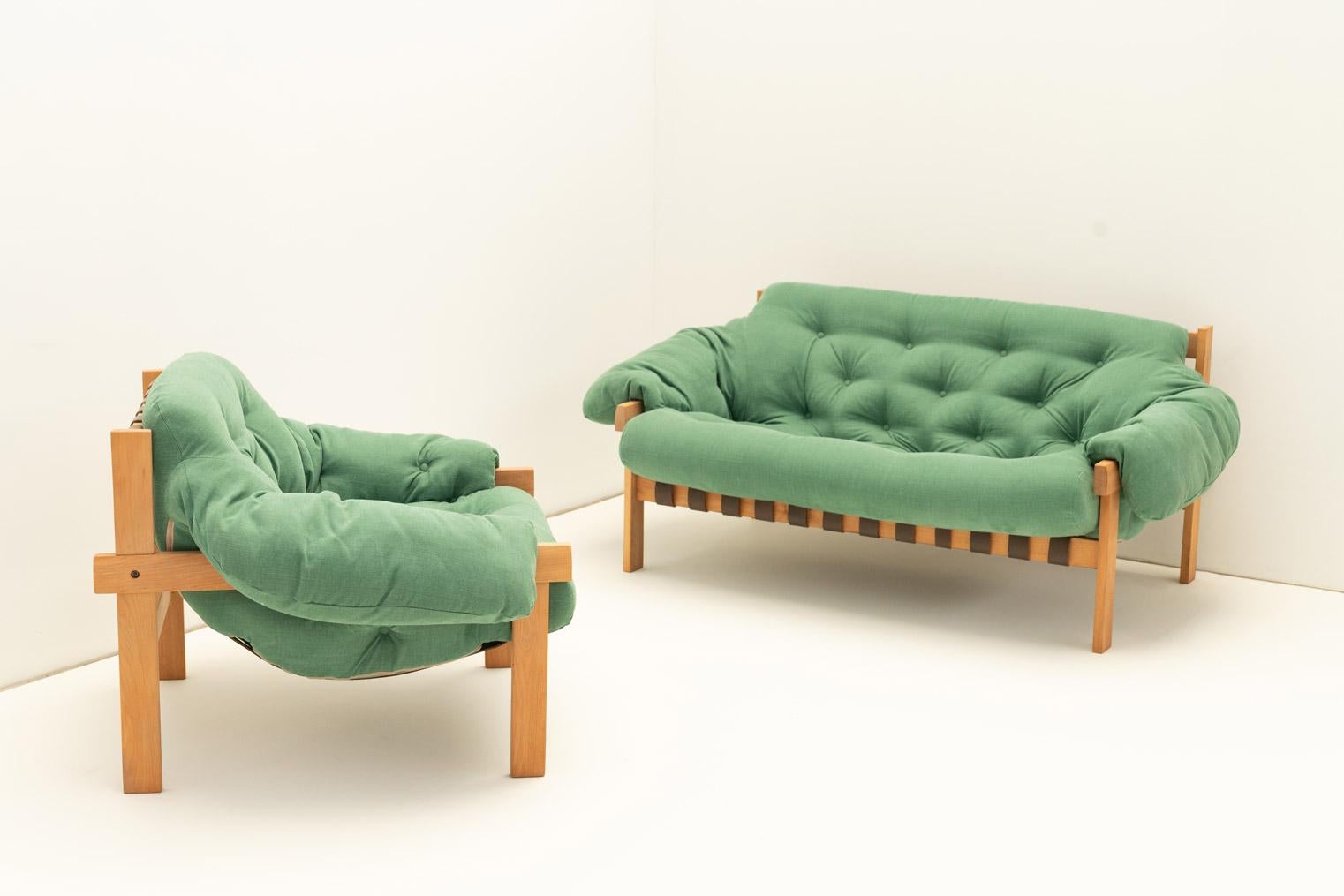 Mid-Century Modern Ensemble canapé et fauteuil Balassa par Ipoly Furniture Company, Hongrie, années 1970 en vente
