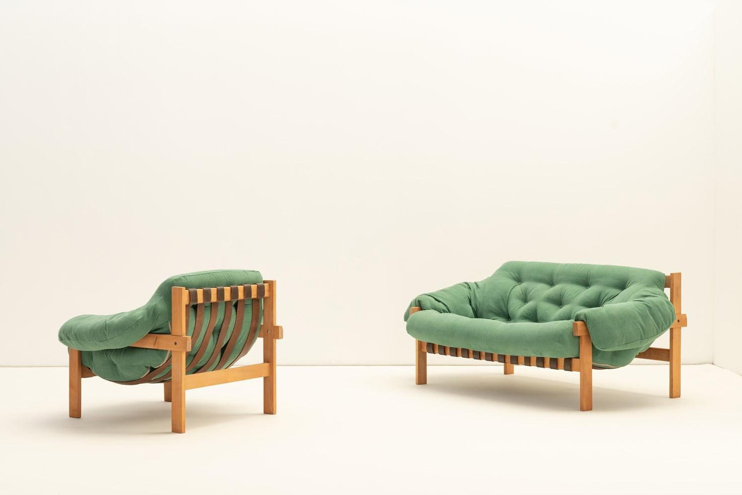 Hongrois Ensemble canapé et fauteuil Balassa par Ipoly Furniture Company, Hongrie, années 1970 en vente