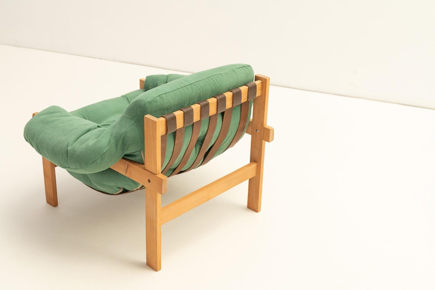 Ensemble canapé et fauteuil Balassa par Ipoly Furniture Company, Hongrie, années 1970 Bon état - En vente à Brussels, BE