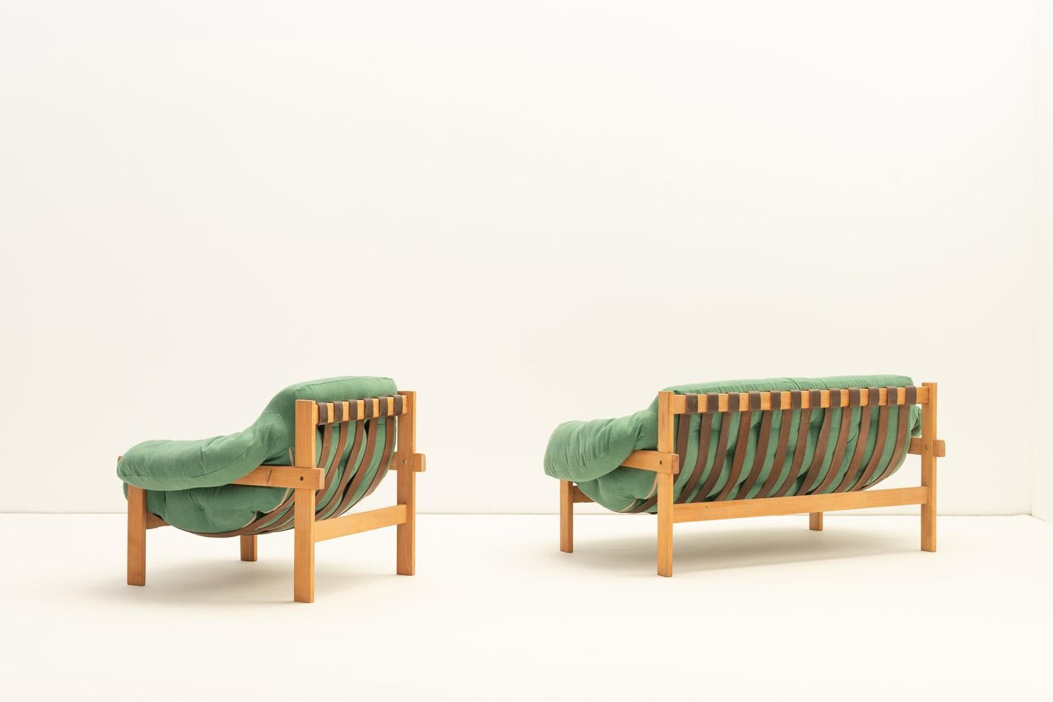 Fin du 20e siècle Ensemble canapé et fauteuil Balassa par Ipoly Furniture Company, Hongrie, années 1970 en vente