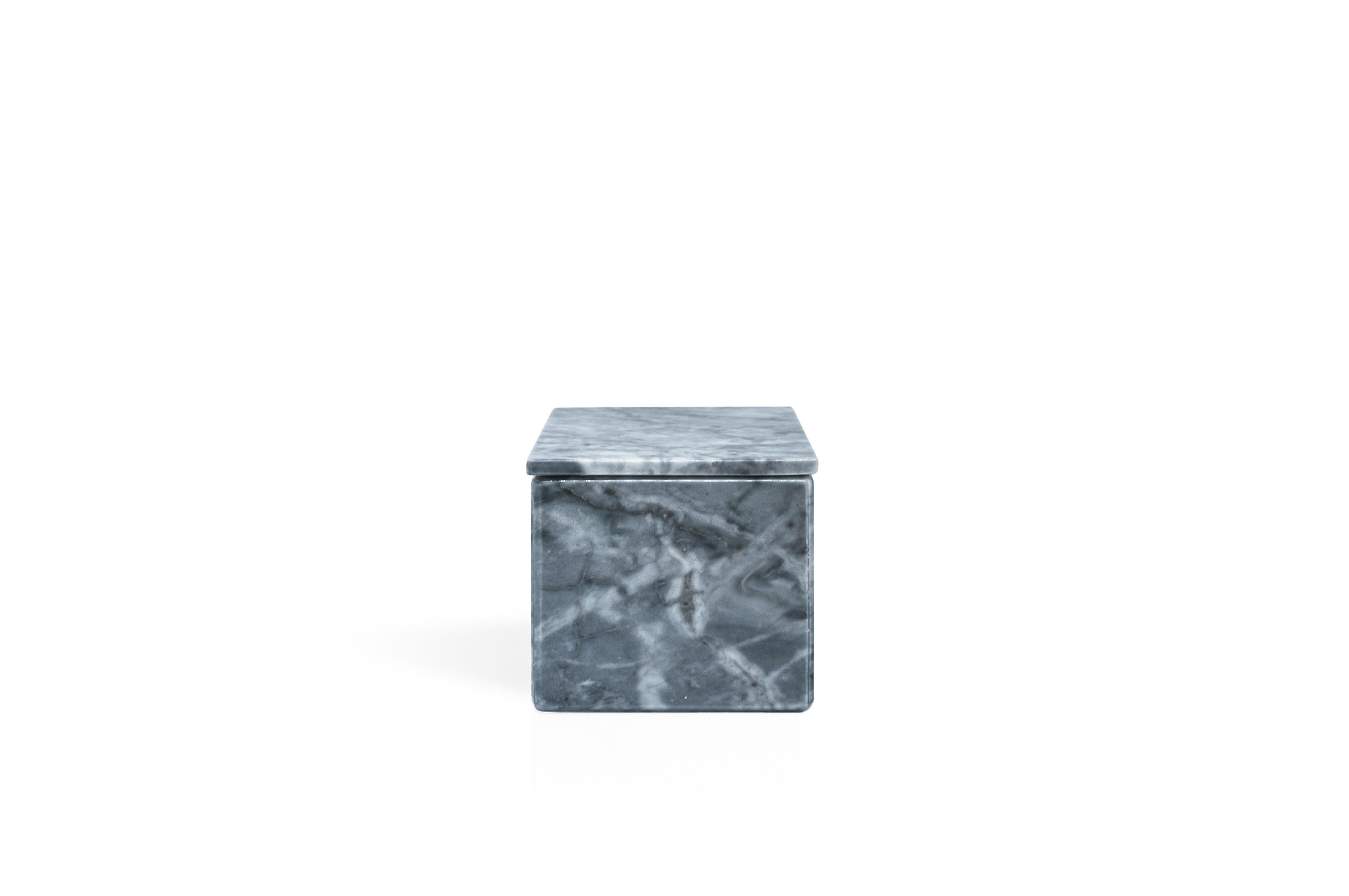 Handgefertigtes Set Schönheit aus weißem Carrara-, grauem Bardiglio- und schwarzem Marquina-Marmor (21. Jahrhundert und zeitgenössisch) im Angebot