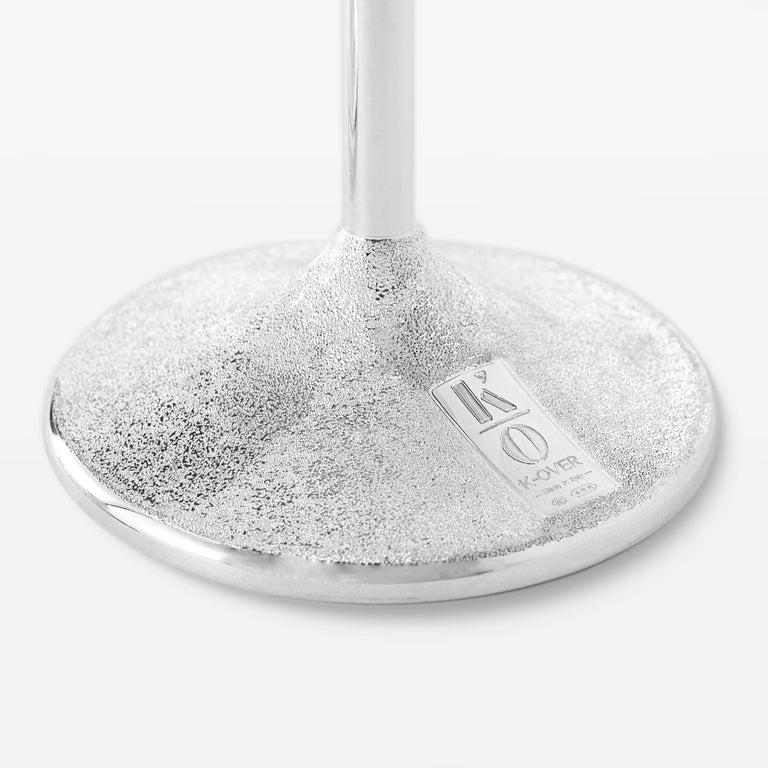 K-Over bicchiere degustazione
I bicchieri con stelo in argento sono la nostra ultima creazione. Una combinazione perfetta di eleganza e praticità che contribuirà ad arricchire la vostra tavola quotidiana ma anche quella delle occasioni speciali. 
La