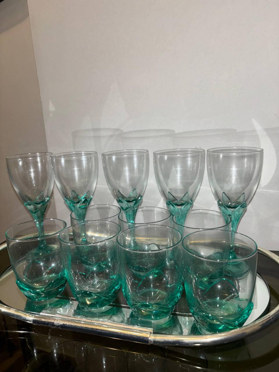 Fait main Bormioli Rocco 1980-1990 ensemble de verres en cristal de Murano colorés. en vente