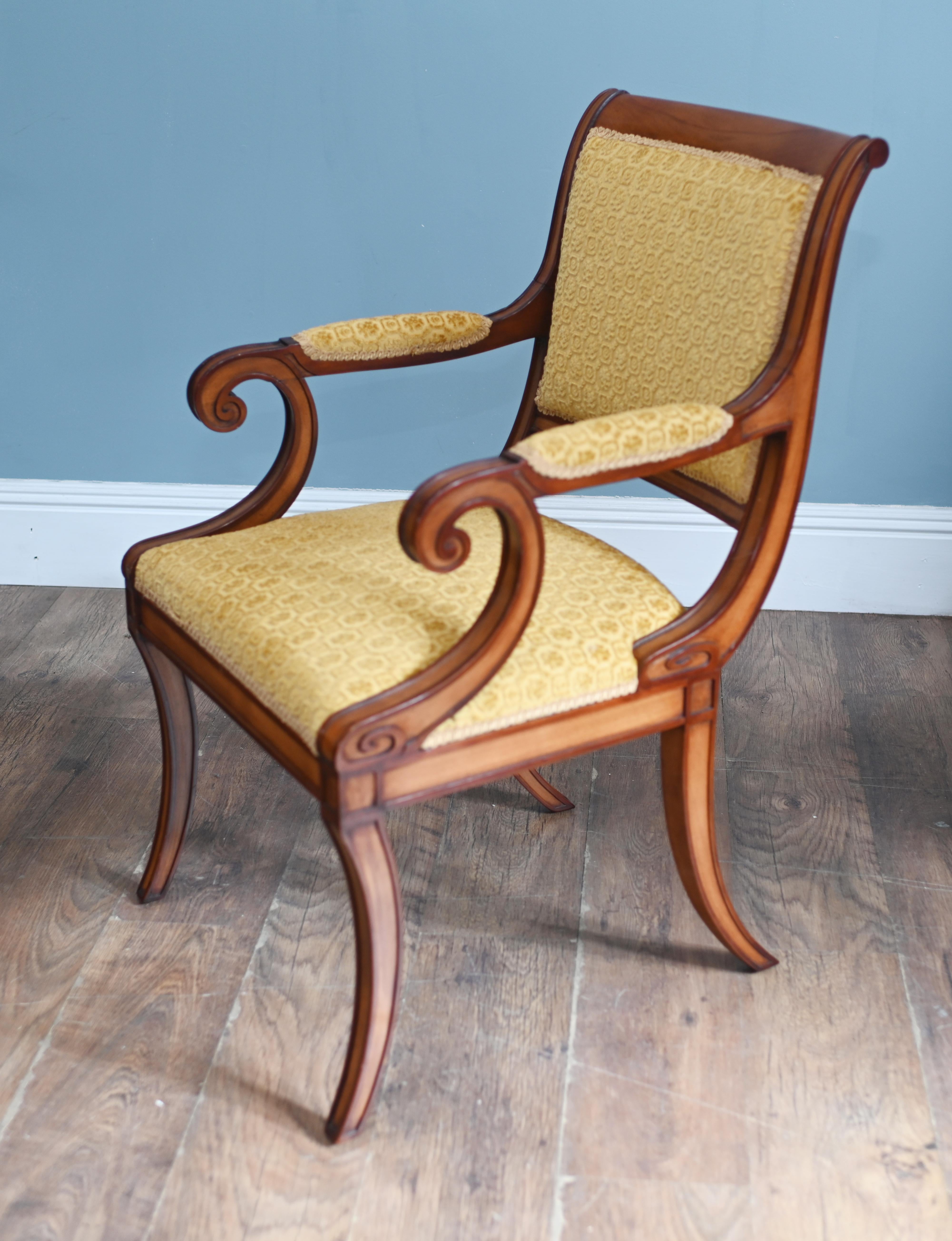 Set di poltrone Biedermeier con sedute in mogano 1930 in vendita 1