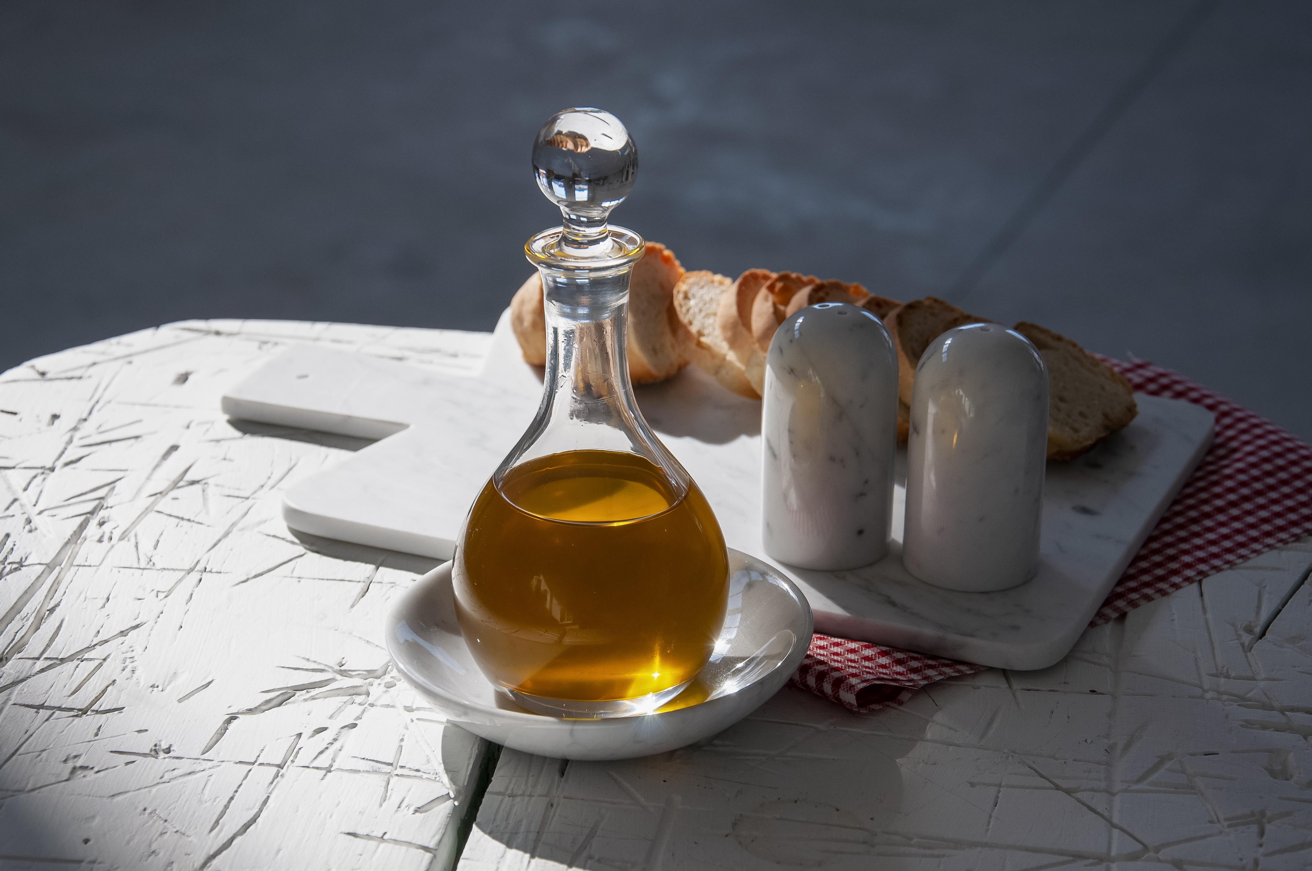 Set composed by one chopping board (33x21x1cm), one little dish (13x3cm) and the salt & pepper shakers (4x8cm) in white Carrara marble.

Product weight (excluding shipping): gr 1800 (chopping board), gr 400 (dish), gr 450 (shakers)

Each piece is in