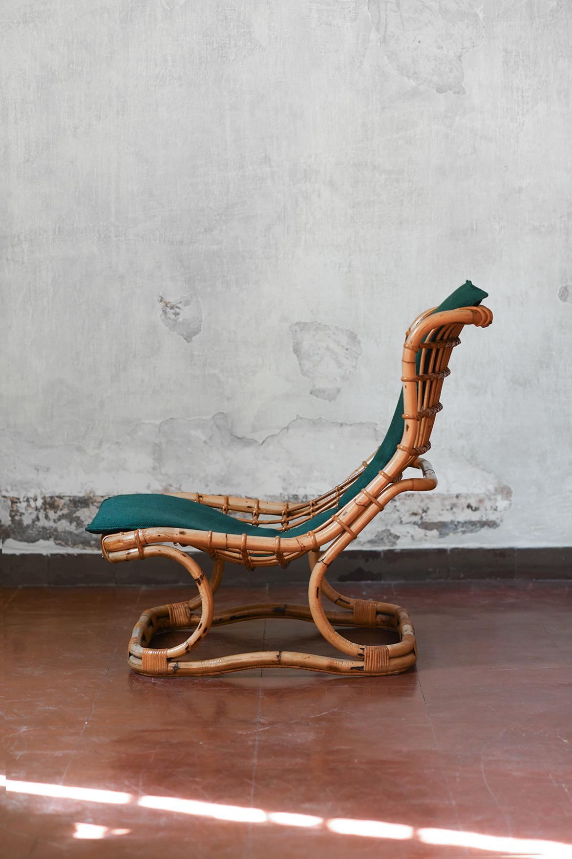 Italian Set Bonacina 1889 armchair with rattan footrest  For Sale