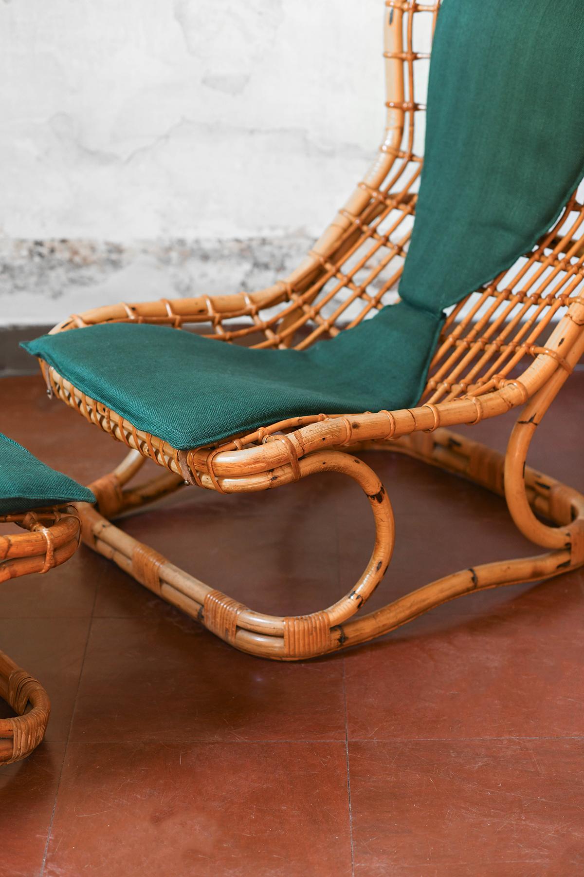 Fabric Set Bonacina 1889 armchair with rattan footrest  For Sale