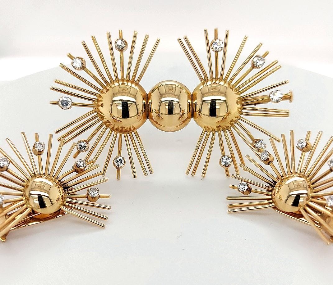 Round Cut 18kt Yellow Gold Set Brooch and Clip-On Earrings with Diamonds, 1940s
