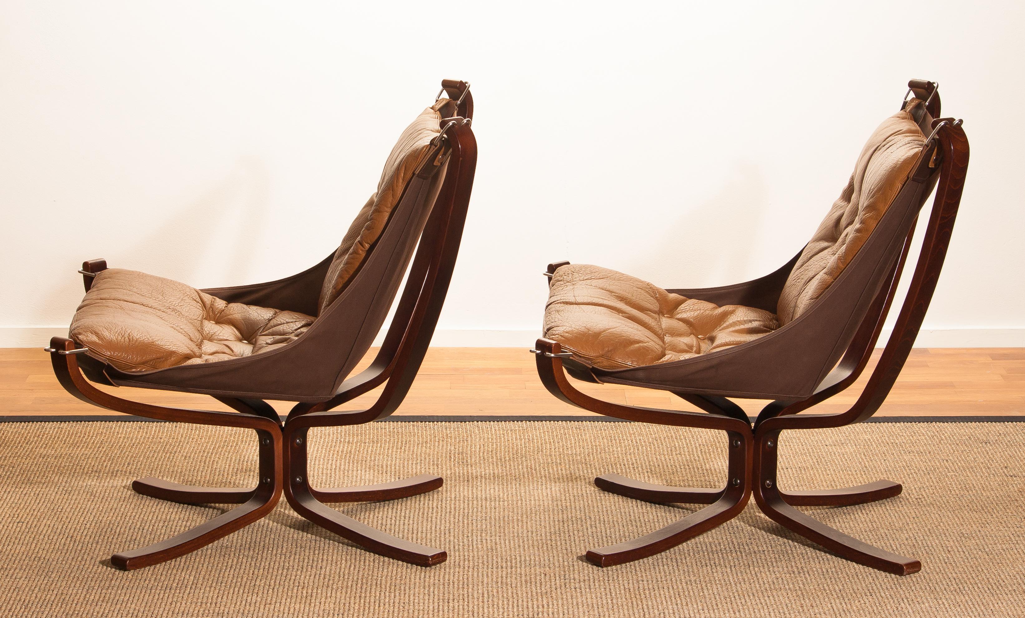 Set Camel Leather 'Falcon' Lounge Chairs and Coffee Table by Sigurd Ressell 4