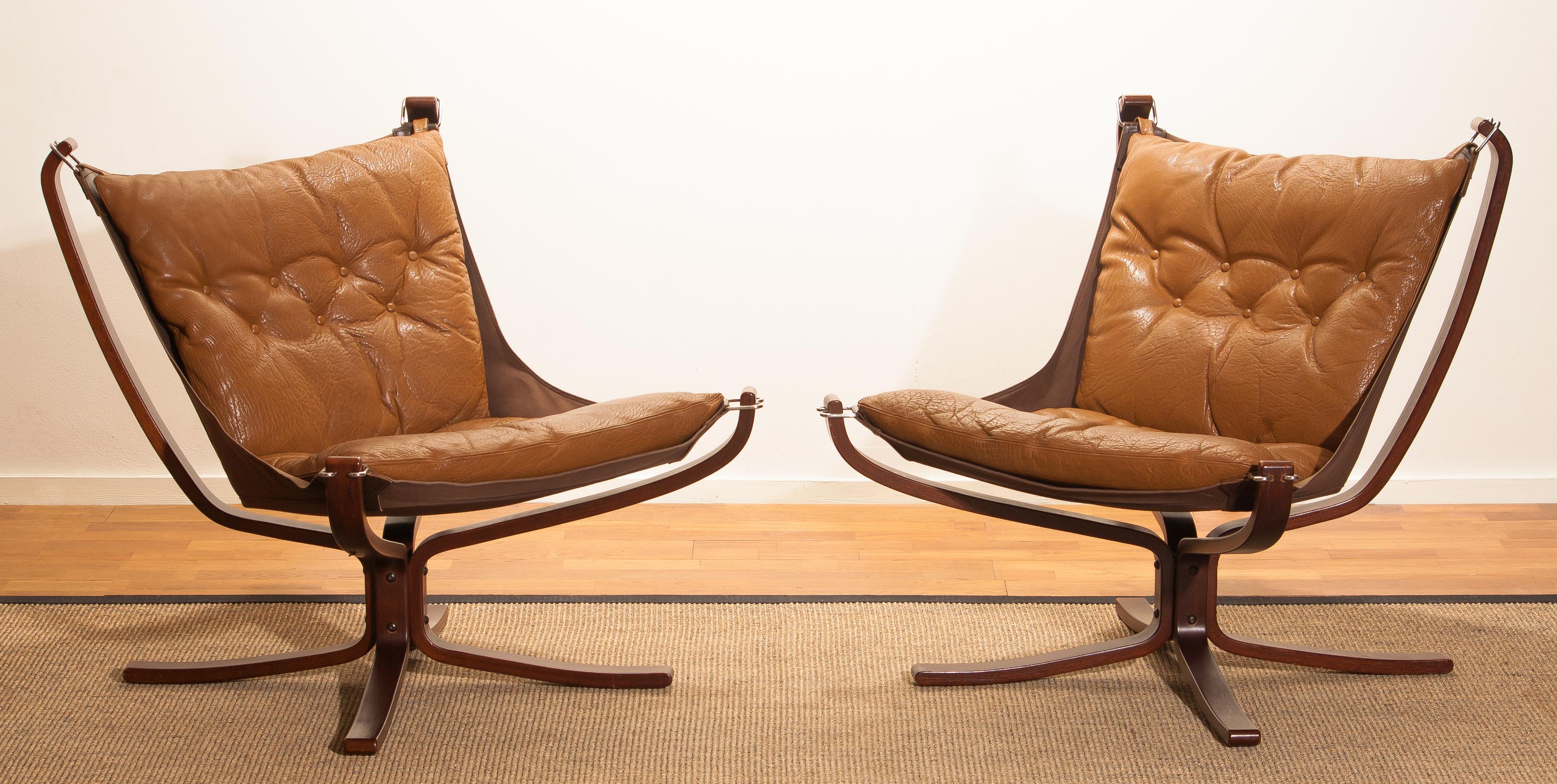Mid-Century Modern Set Camel Leather 'Falcon' Lounge Chairs and Coffee Table by Sigurd Ressell