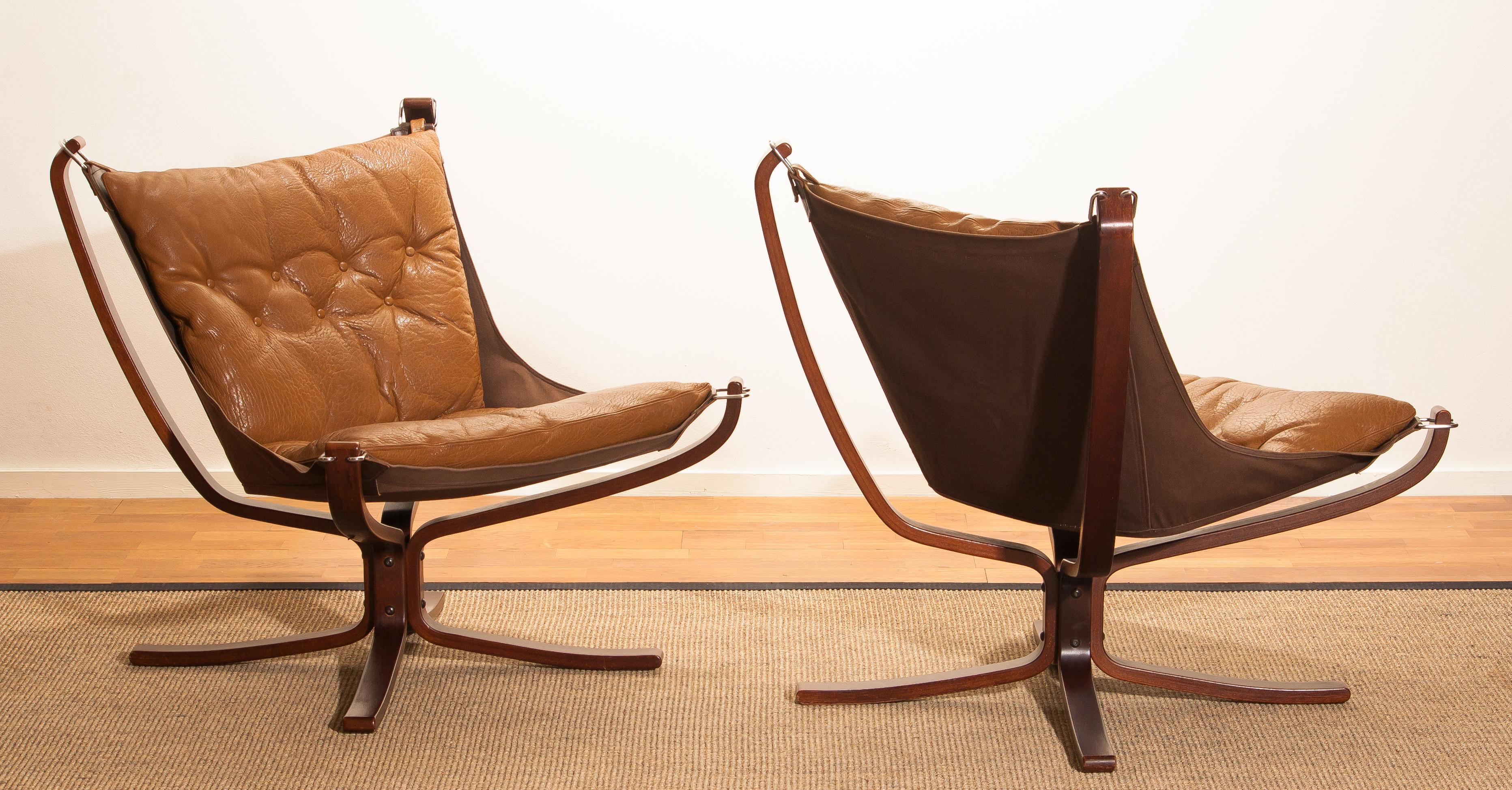 Set Camel Leather 'Falcon' Lounge Chairs and Coffee Table by Sigurd Ressell In Good Condition In Silvolde, Gelderland